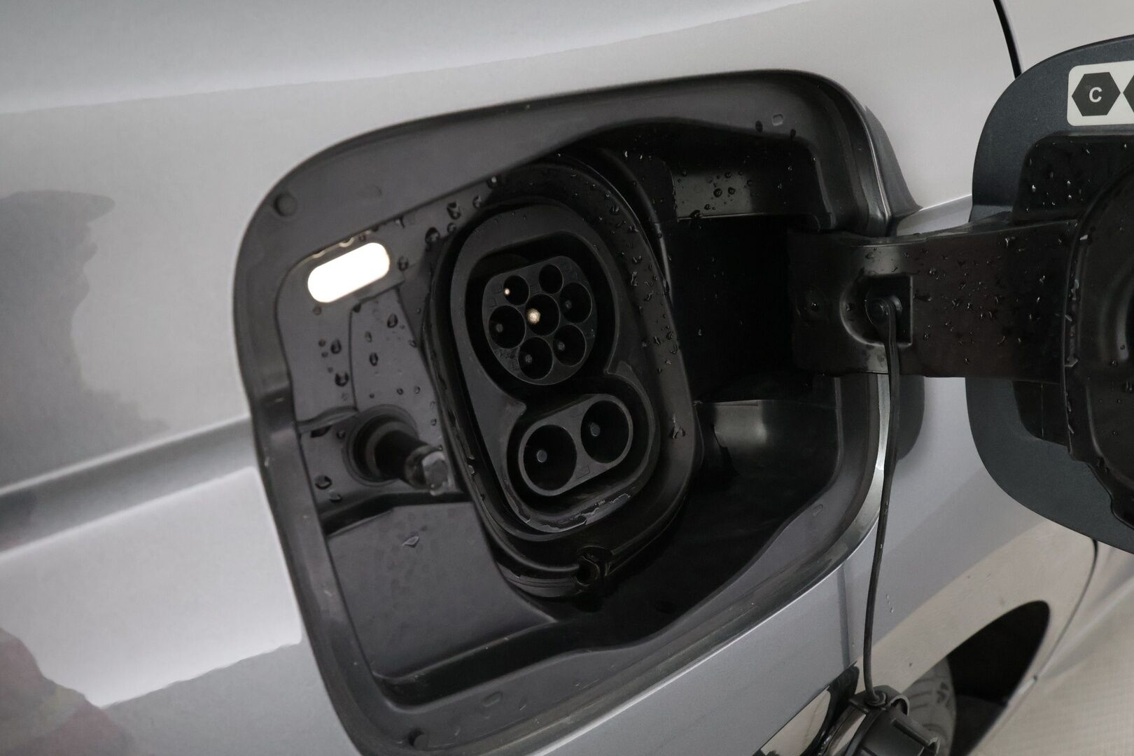SKODA ENYAQ 2023 80 iV 204hv Sportline - | ACC | ILP | Koukku | HUD | Matrix | Muistipenkki | Canton | Nahka-alcantara | P.kamera | Ambient | Travel Assist | Side Assist | 2x renkaat aluin | 