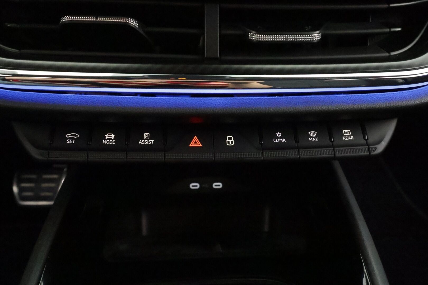 SKODA ENYAQ 2023 80 iV 204hv Sportline - | ACC | ILP | Koukku | HUD | Matrix | Muistipenkki | Canton | Nahka-alcantara | P.kamera | Ambient | Travel Assist | Side Assist | 2x renkaat aluin | 