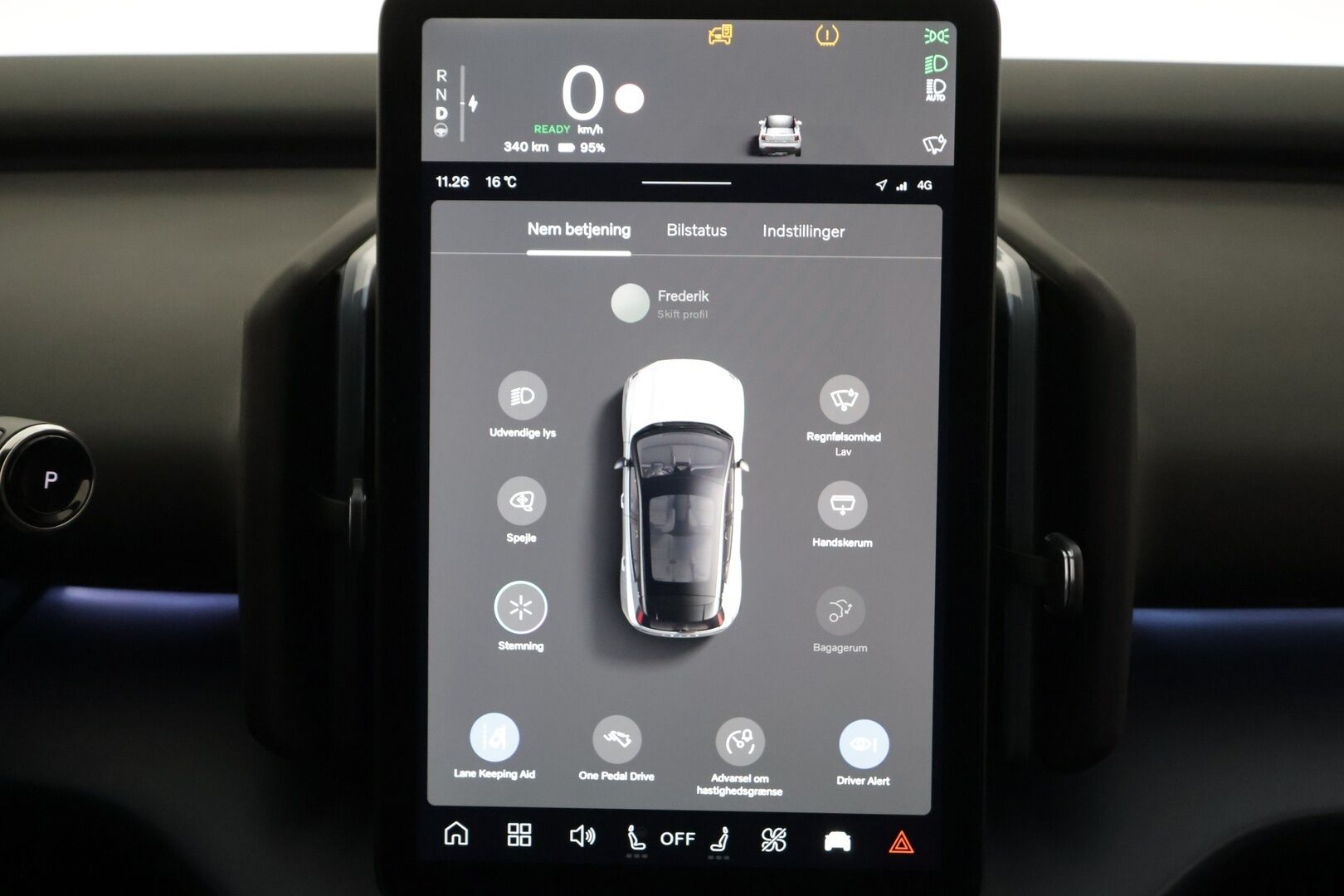 Volvo EX30 2025 Single Extended Range Plus - | ACC | ILP | Harman/Kardon | P.kamera | Puolinahat | LED | Ambient Light | BLIS | Pilot Assist | Apple & Android | Lämm. ratti | ALV | 