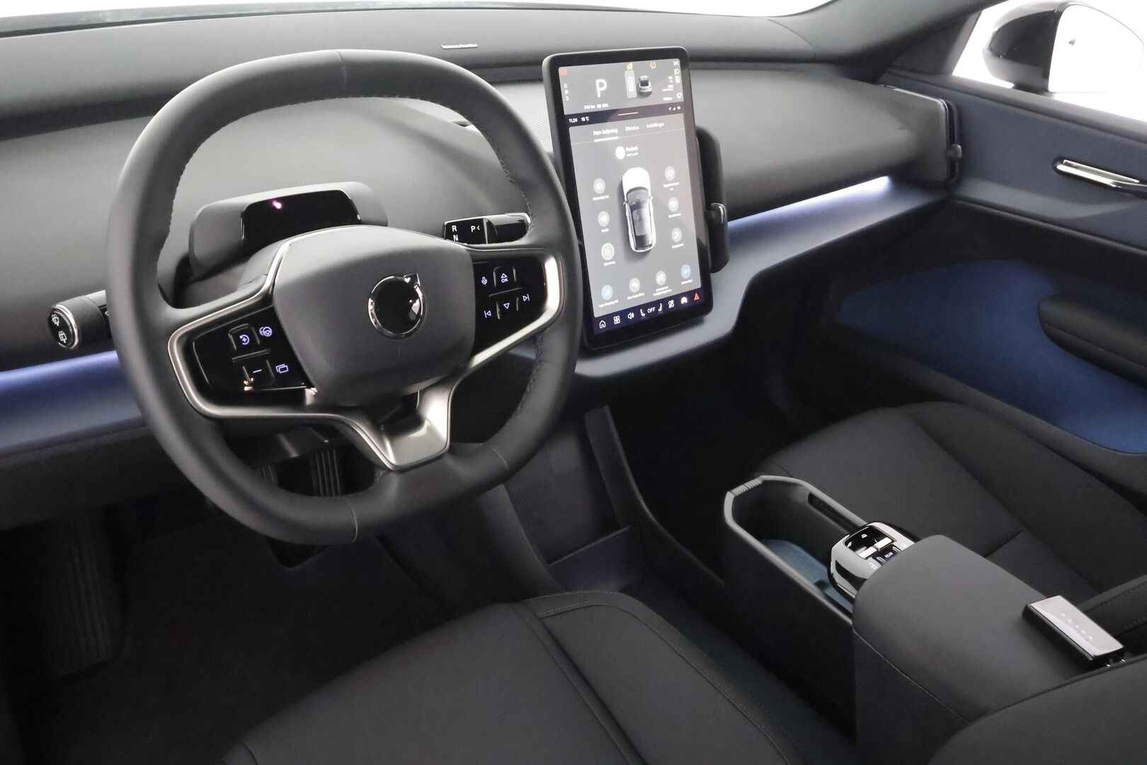 Volvo EX30 2025 Single Extended Range Plus - | ACC | ILP | Harman/Kardon | P.kamera | Puolinahat | LED | Ambient Light | BLIS | Pilot Assist | Apple & Android | Lämm. ratti | ALV | 