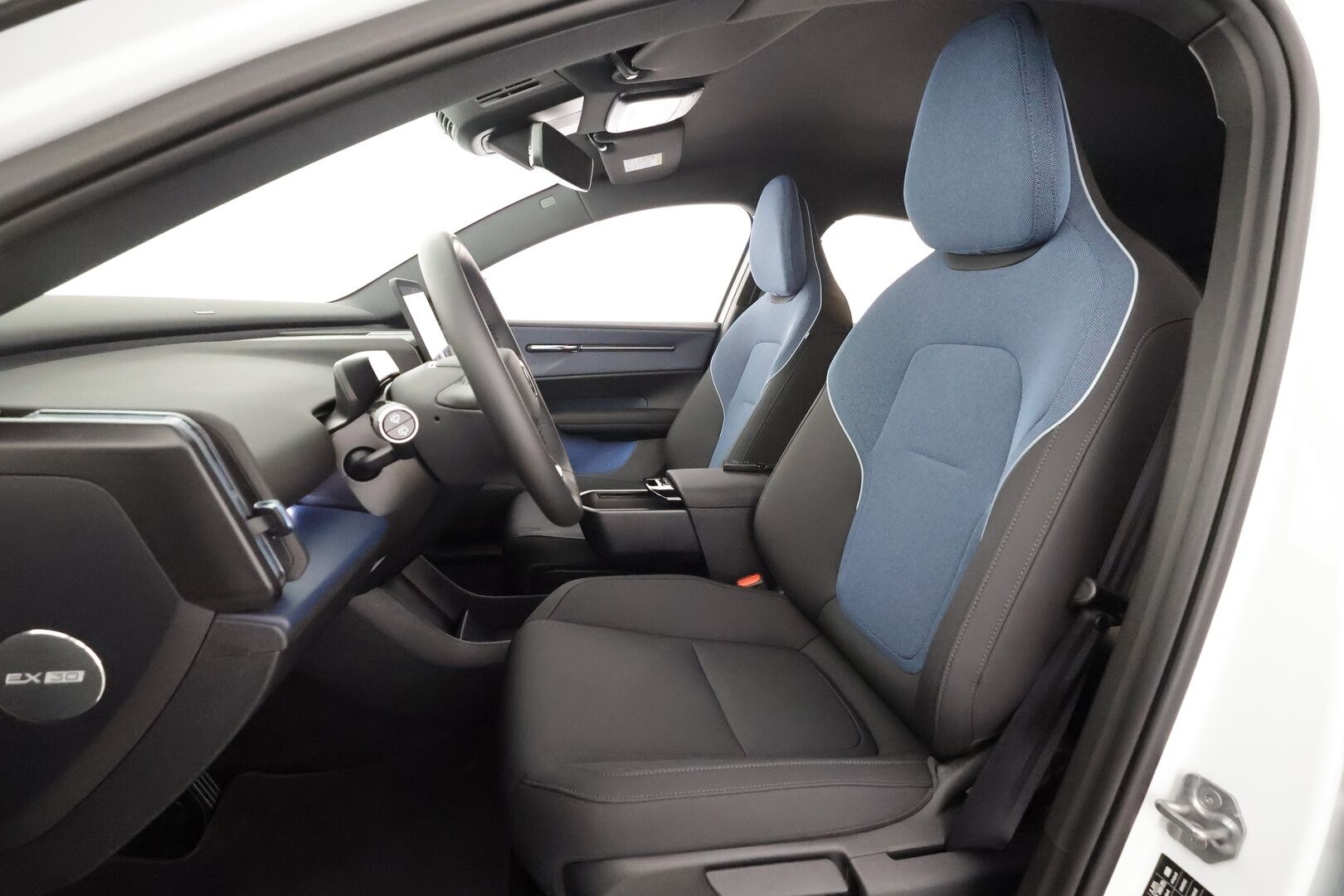 Volvo EX30 2025 Single Extended Range Plus - | ACC | ILP | Harman/Kardon | P.kamera | Puolinahat | LED | Ambient Light | BLIS | Pilot Assist | Apple & Android | Lämm. ratti | ALV | 