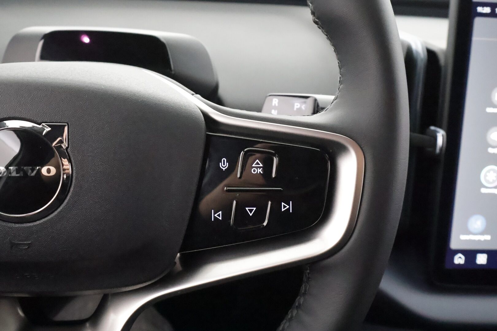 Volvo EX30 2025 Single Extended Range Plus - | ACC | ILP | Harman/Kardon | P.kamera | Puolinahat | LED | Ambient Light | BLIS | Pilot Assist | Apple & Android | Lämm. ratti | ALV | 
