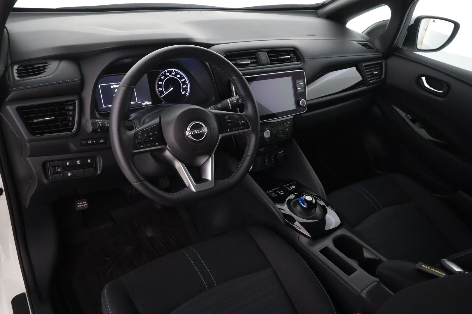 NISSAN LEAF 2023 e+ N-Connecta MY23 59 kWh - | ACC | ILP | LED | 360° | Kaistavahti | BSM | RCTA | Keyless | Navi | Apple Carplay | Lämm. ratti | Lämm. takapenkit | 2x renkaat aluin | ALV |