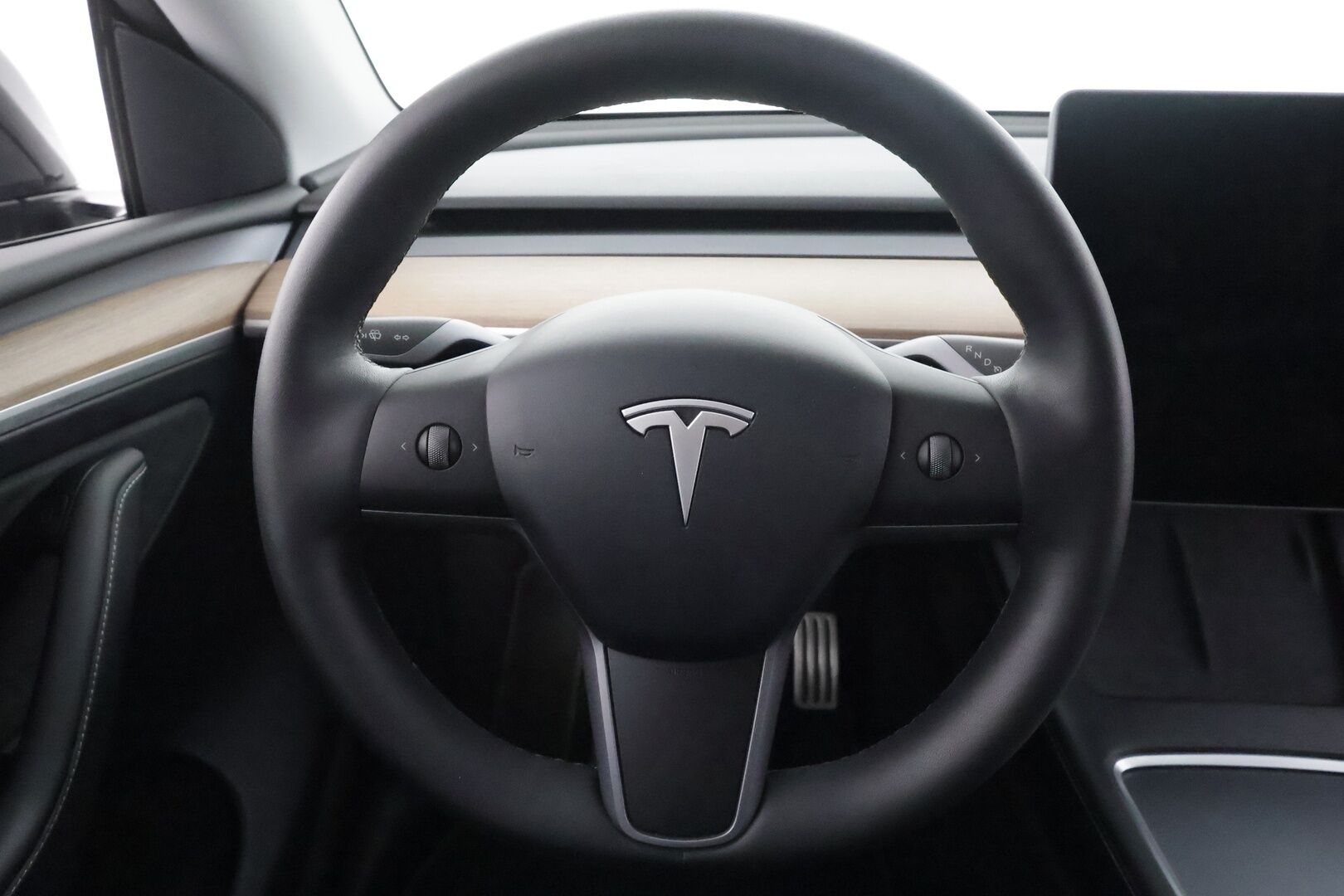 TESLA MODEL Y 2023 Performance Dual Motor - | ACC | ILP | Koukku | Ryzen | Matrix | Premium Audio | Lasikatto | Muistipenkki | Sähkönahat | Autosteer | P.kamera | 2x renkaat aluin | ALV |