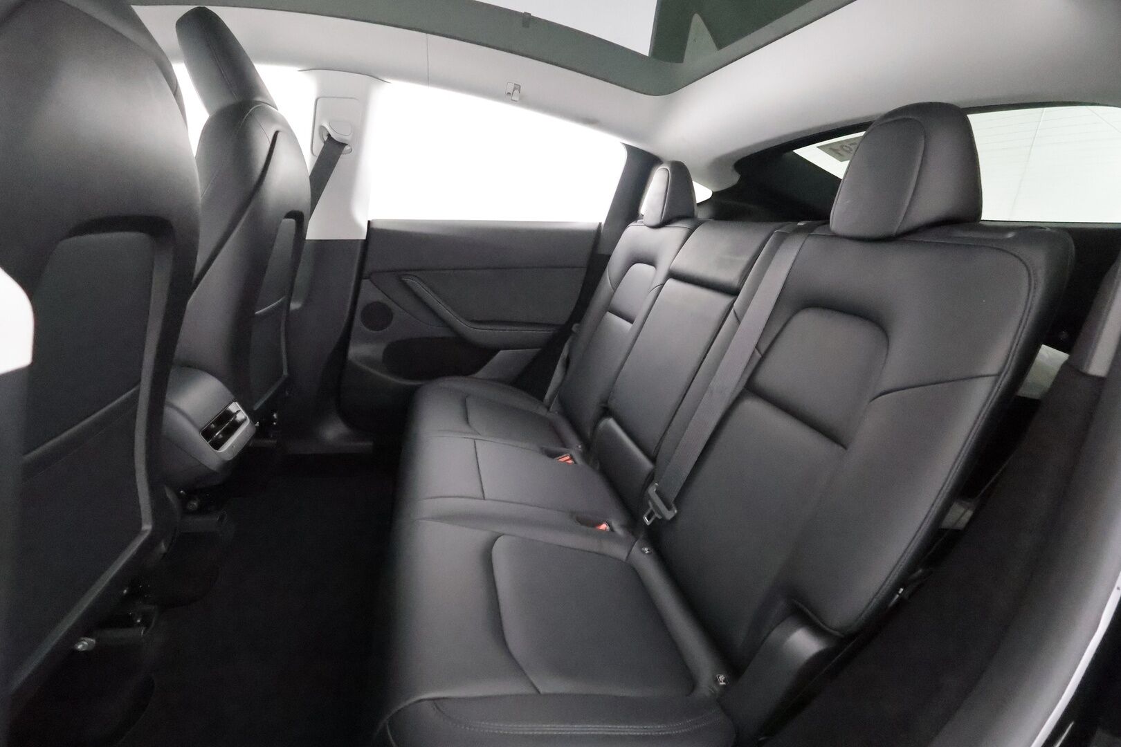 TESLA MODEL Y 2023 Performance Dual Motor - | ACC | ILP | Koukku | Ryzen | Matrix | Premium Audio | Lasikatto | Muistipenkki | Sähkönahat | Autosteer | P.kamera | 2x renkaat aluin | ALV |