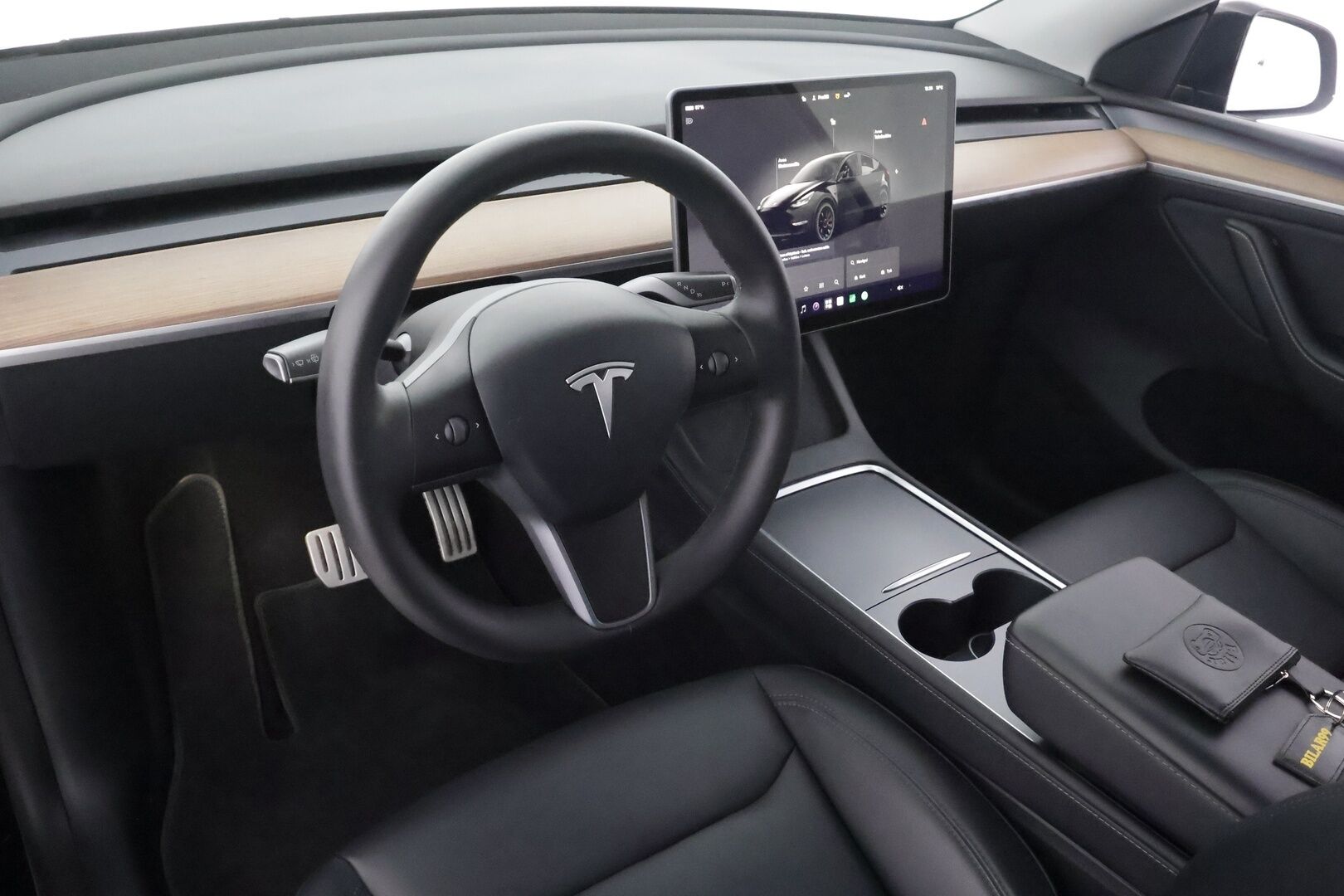 TESLA MODEL Y 2023 Performance Dual Motor - | ACC | ILP | Koukku | Ryzen | Matrix | Premium Audio | Lasikatto | Muistipenkki | Sähkönahat | Autosteer | P.kamera | 2x renkaat aluin | ALV |