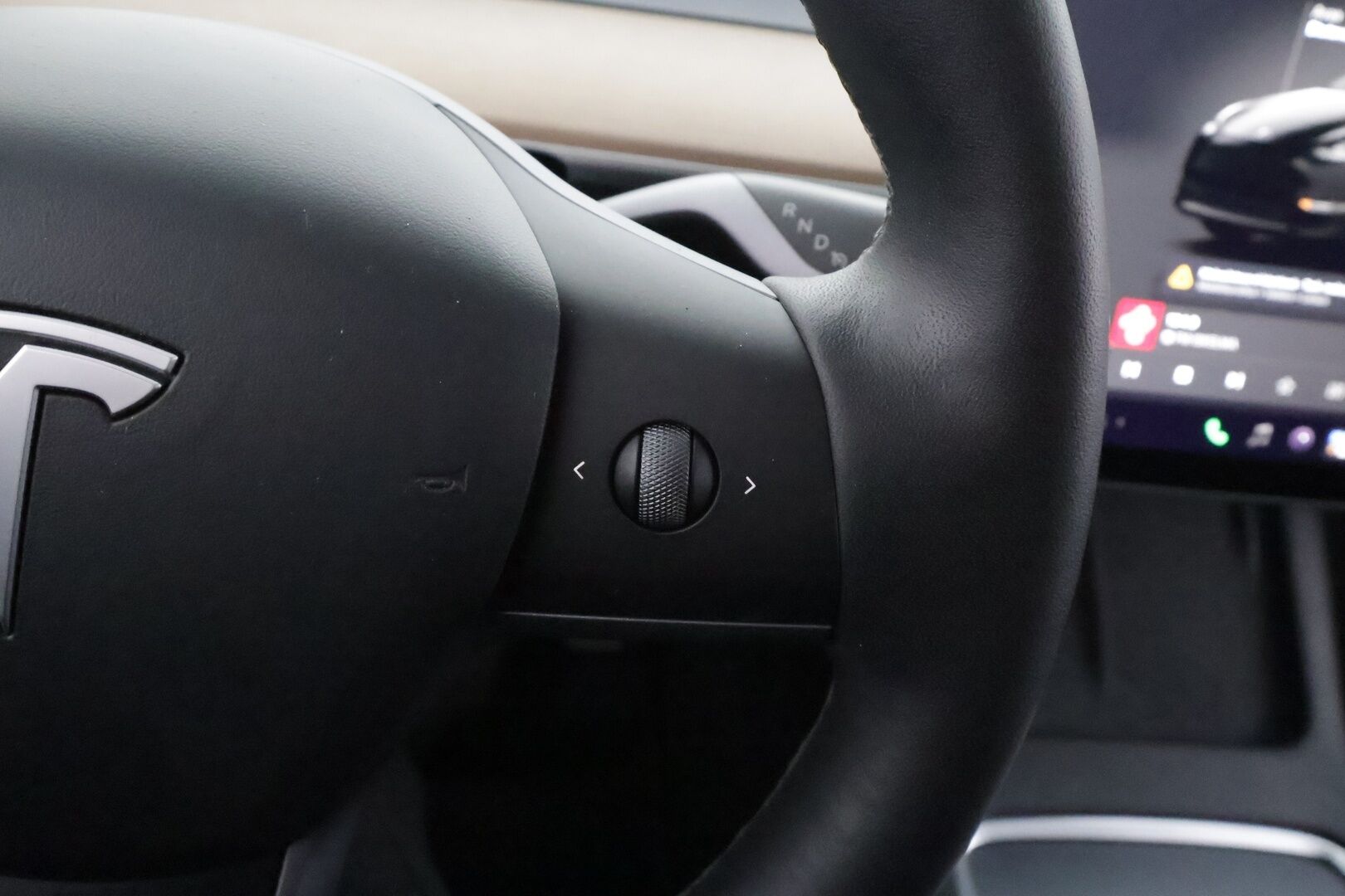 TESLA MODEL Y 2023 Performance Dual Motor - | ACC | ILP | Koukku | Ryzen | Matrix | Premium Audio | Lasikatto | Muistipenkki | Sähkönahat | Autosteer | P.kamera | 2x renkaat aluin | ALV |