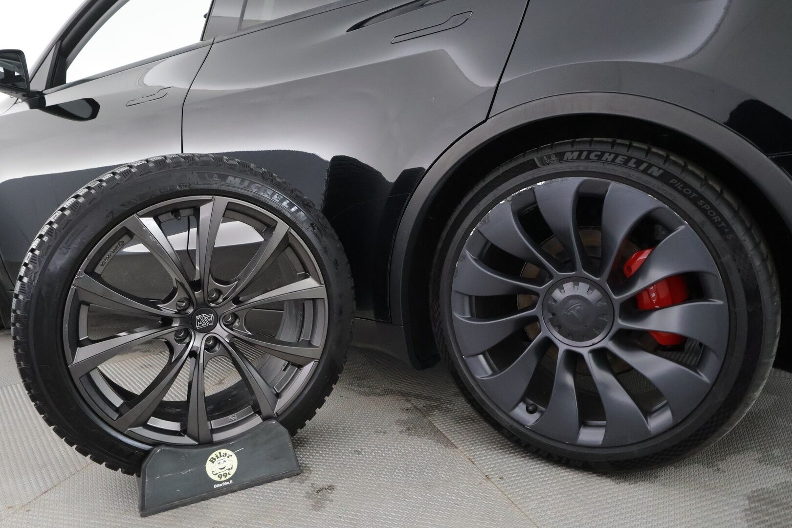 TESLA MODEL Y 2023 Performance Dual Motor - | ACC | ILP | Koukku | Ryzen | Matrix | Premium Audio | Lasikatto | Muistipenkki | Sähkönahat | Autosteer | P.kamera | 2x renkaat aluin | ALV |