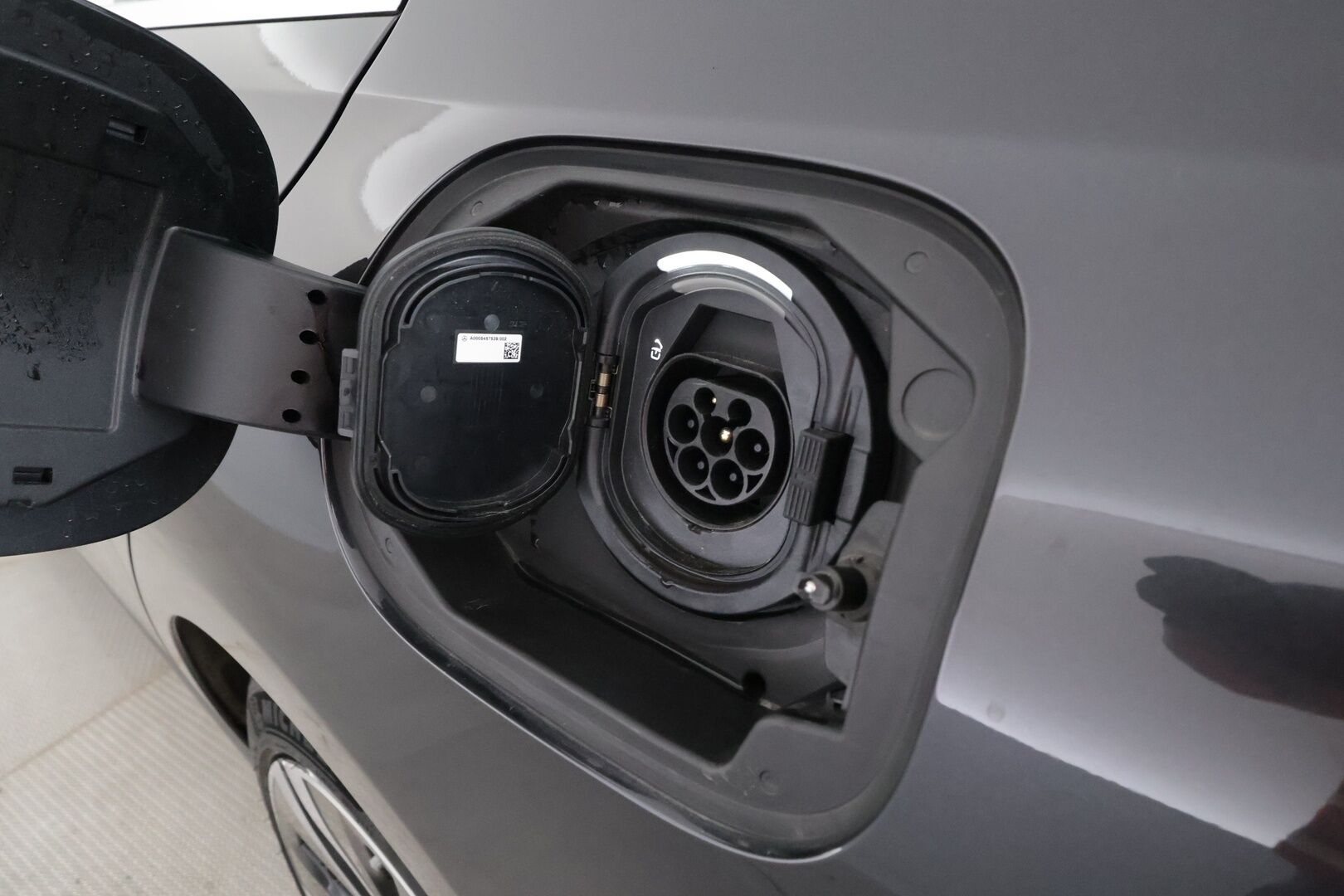 MERCEDES-BENZ C 2023 300 e T A - | Distronic+ | Koukku | LED-High Performance | P.Kamera | Navi | Kaistavahti | Katveavustin | Keyless | Apple&Android | Kahdet renkaat | 2x Latauskaapelit |
