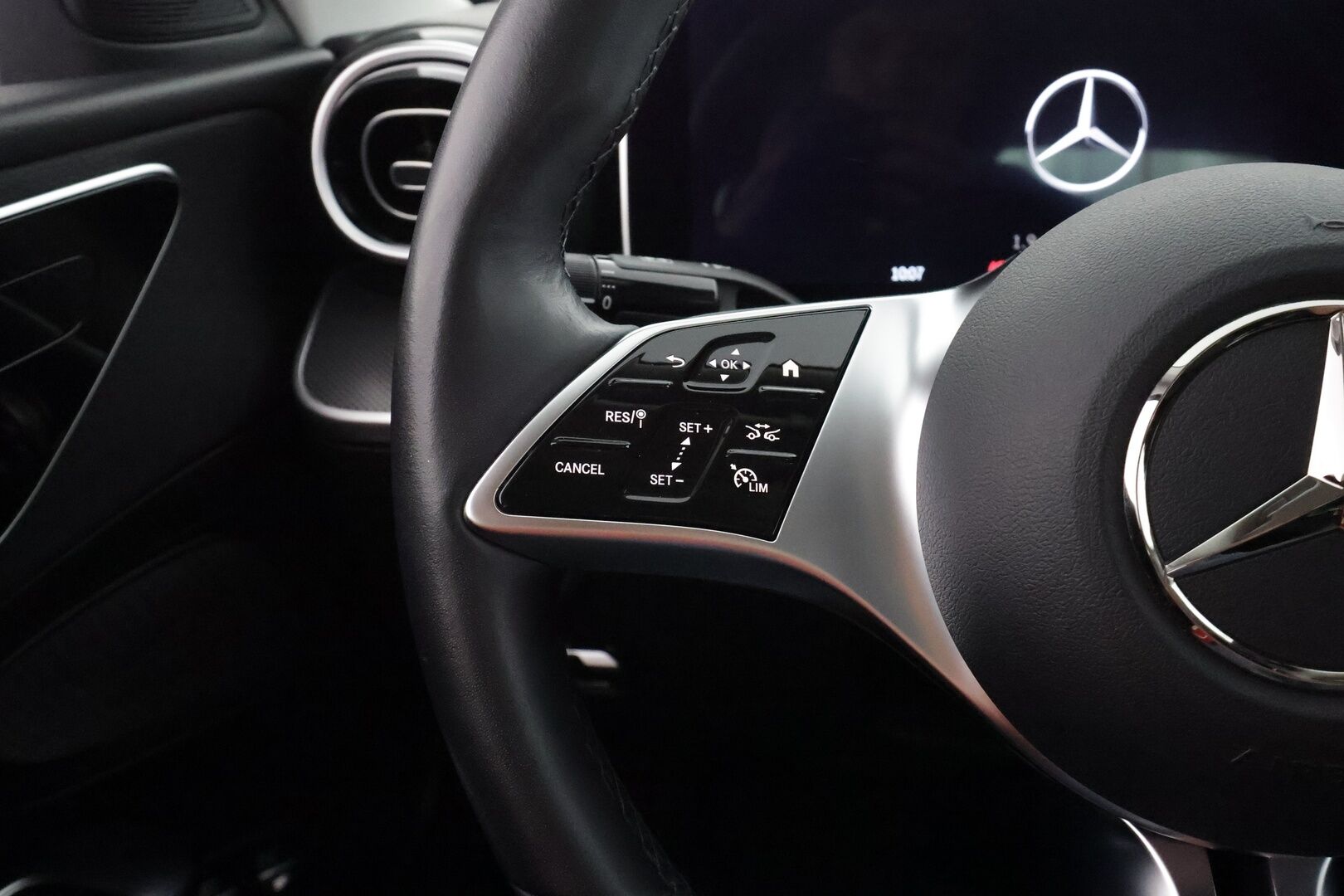 MERCEDES-BENZ C 2023 300 e T A - | Distronic+ | Koukku | LED-High Performance | P.Kamera | Navi | Kaistavahti | Katveavustin | Keyless | Apple&Android | Kahdet renkaat | 2x Latauskaapelit |
