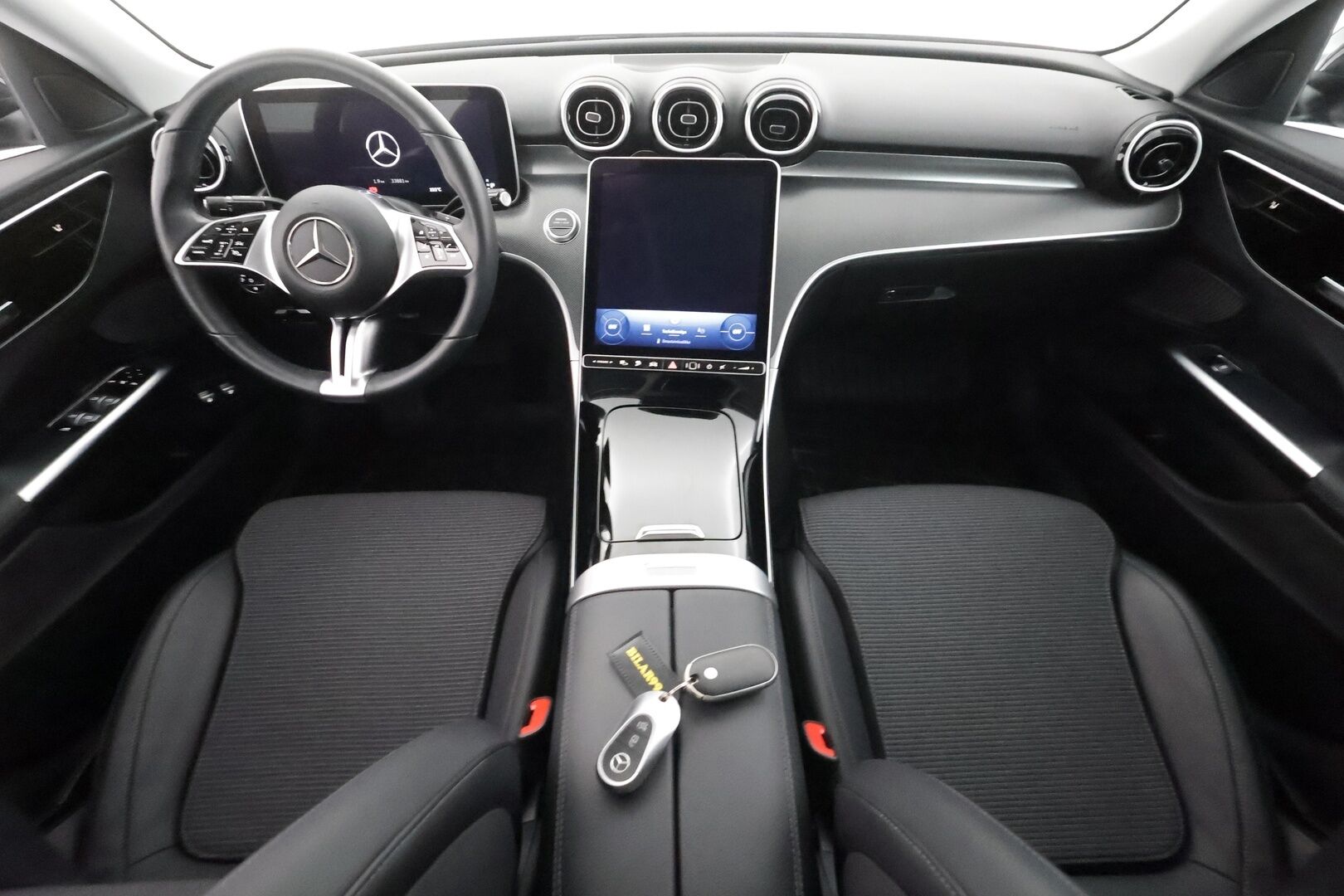 MERCEDES-BENZ C 2023 300 e T A - | Distronic+ | Koukku | LED-High Performance | P.Kamera | Navi | Kaistavahti | Katveavustin | Keyless | Apple&Android | Kahdet renkaat | 2x Latauskaapelit |