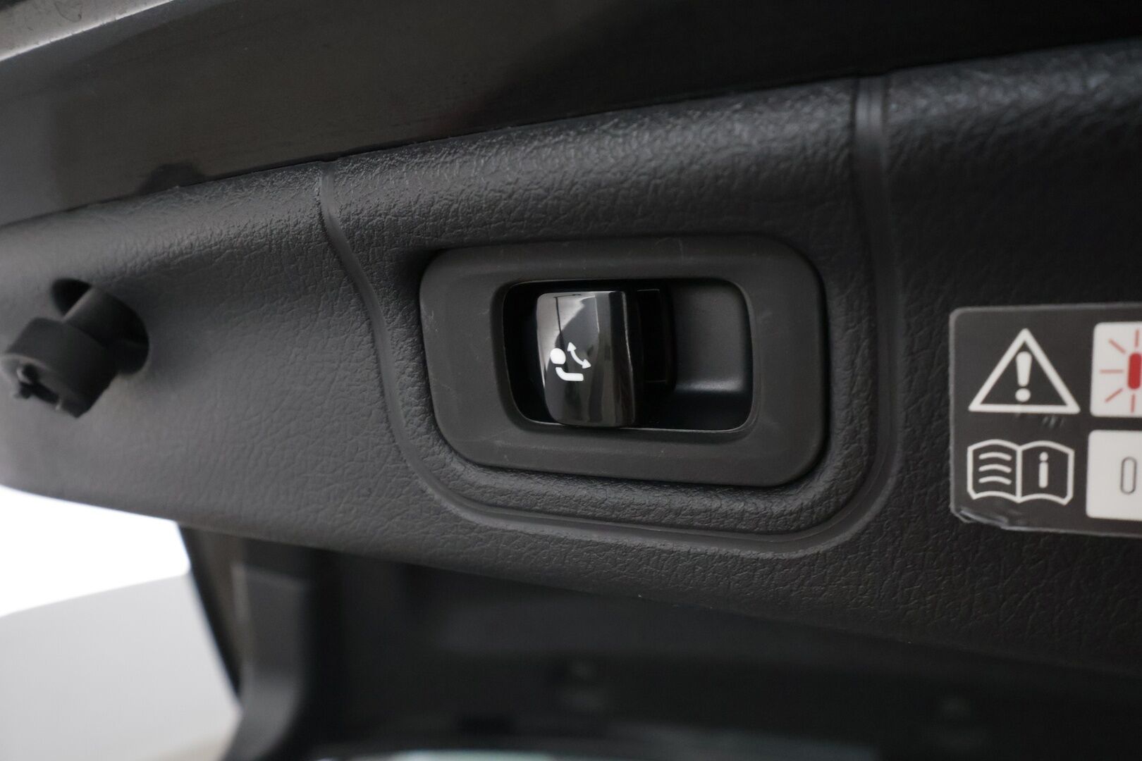 MERCEDES-BENZ C 2023 300 e T A - | Distronic+ | Koukku | LED-High Performance | P.Kamera | Navi | Kaistavahti | Katveavustin | Keyless | Apple&Android | Kahdet renkaat | 2x Latauskaapelit |