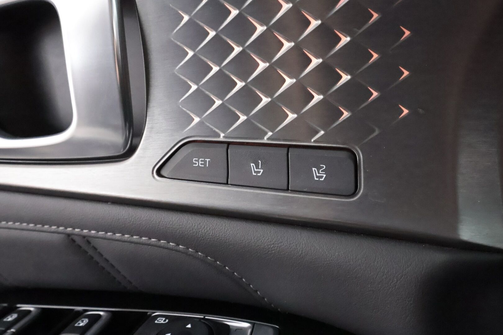 KIA SORENTO 2022 1,6 T-GDI Plug-in Hybrid AWD Business Luxury AT 5P - | ACC | Koukku | HUD | 360° | Bose | Ilm. sähkönahat | Muistipenkki | Panorama | Sähk. takaluukku | Keyless | BSM | HDA | Merkkihuollot | 