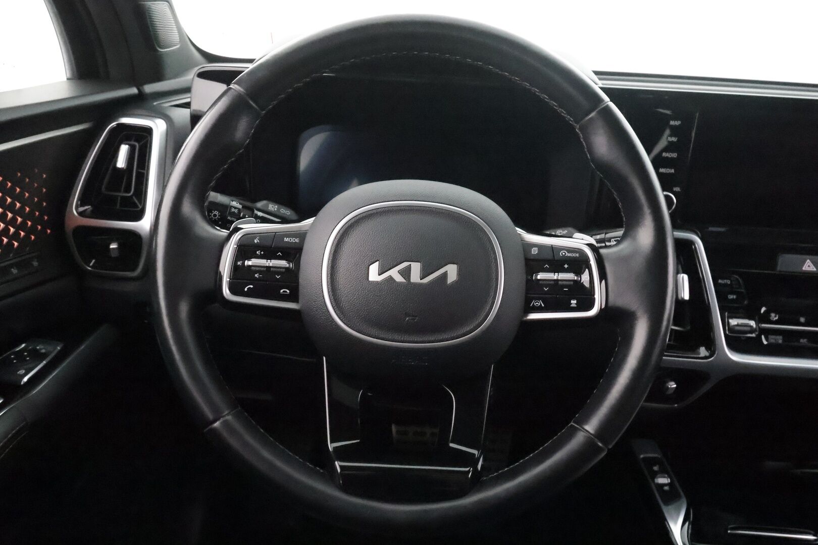 KIA SORENTO 2022 1,6 T-GDI Plug-in Hybrid AWD Business Luxury AT 5P - | ACC | Koukku | HUD | 360° | Bose | Ilm. sähkönahat | Muistipenkki | Panorama | Sähk. takaluukku | Keyless | BSM | HDA | Merkkihuollot | 