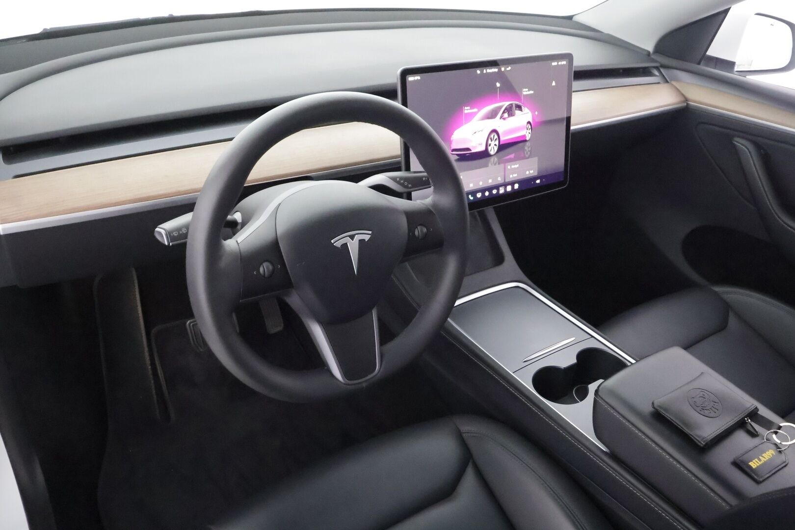 TESLA MODEL Y 2023 RWD - | ACC | ILP | Koukku | Ryzen | Matrix | Lasikatto | Premium Audio | Sähkönahat | Muistipenkki | P.kamera | Autosteer | 2x renkaat aluin | ALV |