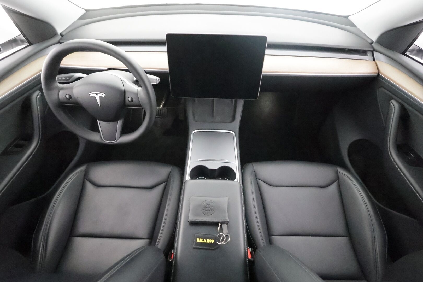 TESLA MODEL Y 2023 RWD - | ACC | ILP | Koukku | Ryzen | Matrix | Lasikatto | Premium Audio | Sähkönahat | Muistipenkki | P.kamera | Autosteer | 2x renkaat aluin | ALV |