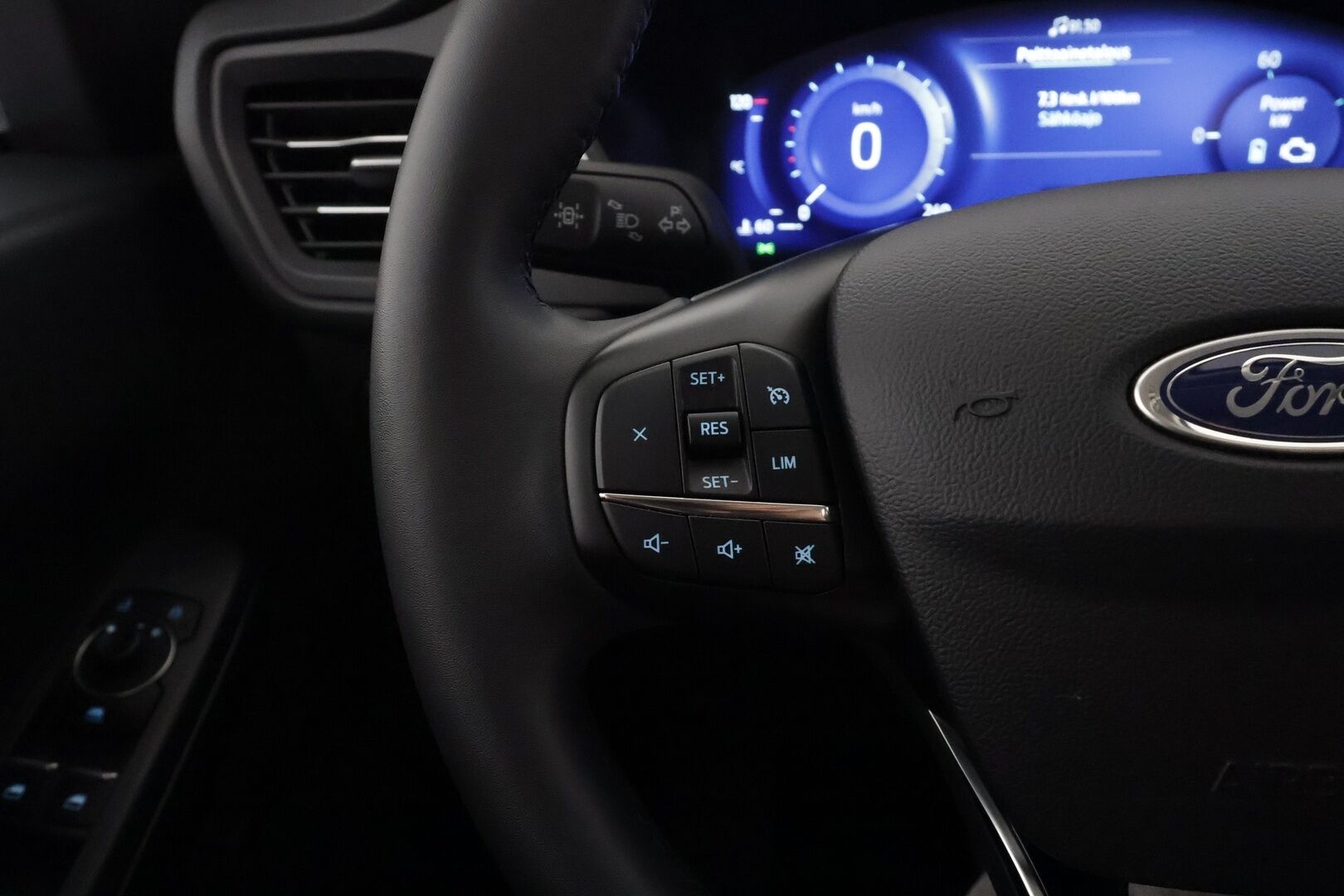 FORD KUGA 2023 2,5 Hybrid (HEV) 190hv CVT AWD Titanium 5-ovinen - | Koukku | Vakkari | P.tutkat | Lane Assist | Lämm. ratti | Lämm. tuulilasi | Navi | Apple & Android | BT | Aut. ilmastointi | Hätäjarrutusavustin | 