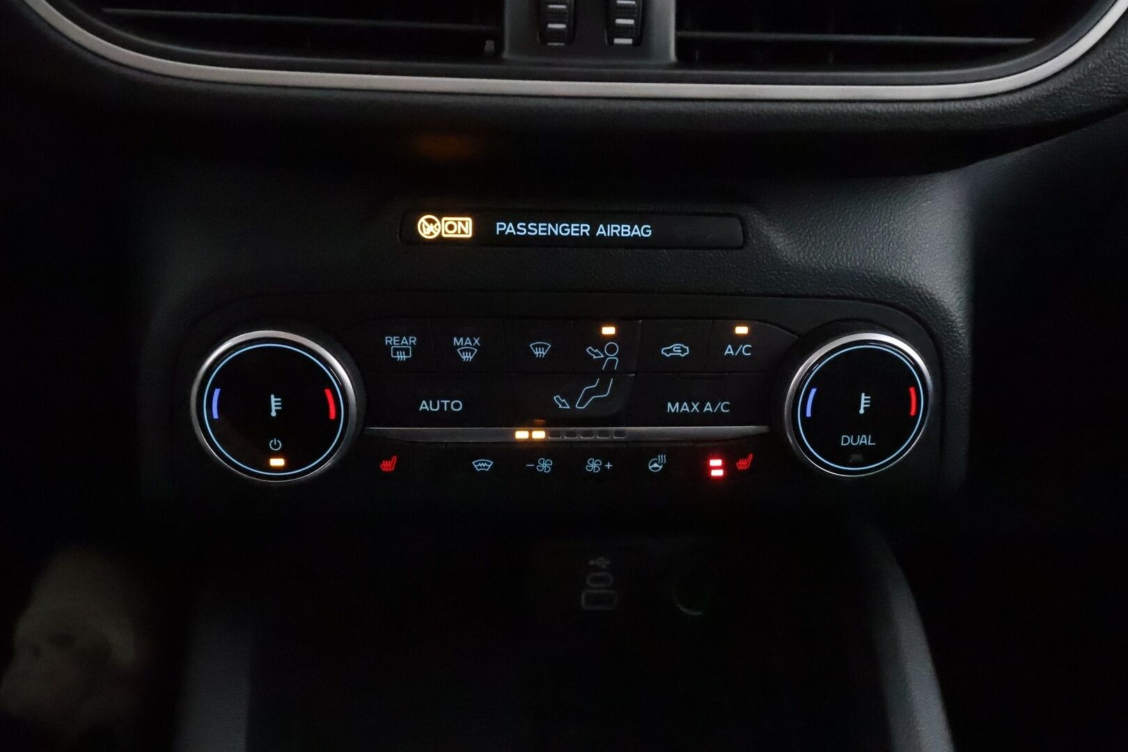 FORD KUGA 2023 2,5 Hybrid (HEV) 190hv CVT AWD Titanium 5-ovinen - | Koukku | Vakkari | P.tutkat | Lane Assist | Lämm. ratti | Lämm. tuulilasi | Navi | Apple & Android | BT | Aut. ilmastointi | Hätäjarrutusavustin | 