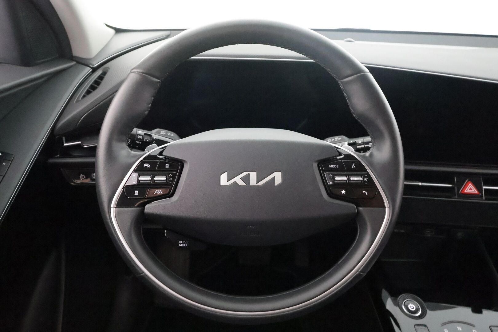 KIA NIRO 2023 EX 64,8kWh 204hv - | ACC | ILP | Puolinahat | LED | P.kamera | HDA | Akuston esilämmitys | Keyless | Lämm. ratti | Digimittaristo | V2L | 2x renkaat aluvantein | ALV |