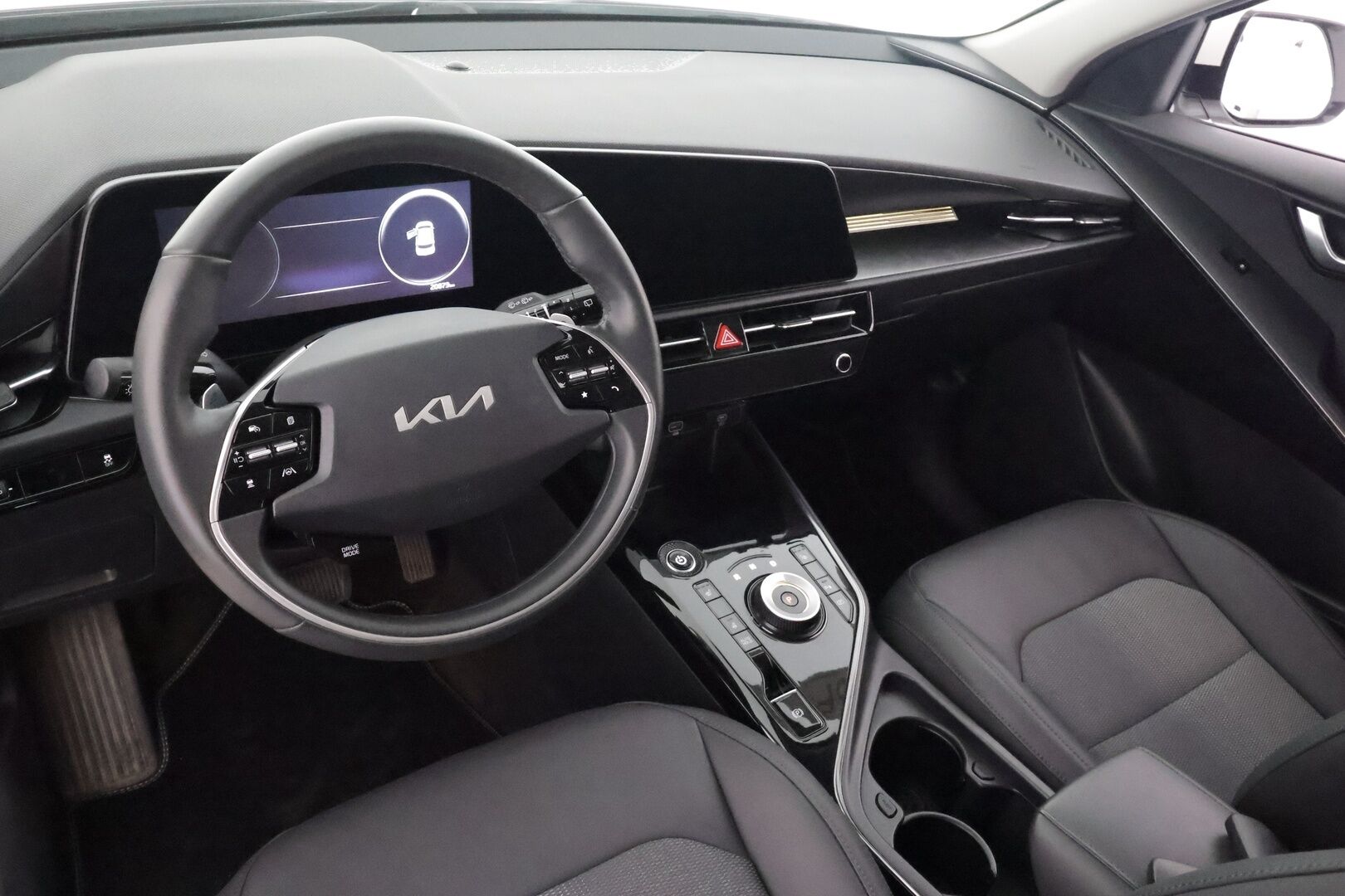 KIA NIRO 2023 EX 64,8kWh 204hv - | ACC | ILP | Puolinahat | LED | P.kamera | HDA | Akuston esilämmitys | Keyless | Lämm. ratti | Digimittaristo | V2L | 2x renkaat aluvantein | ALV |
