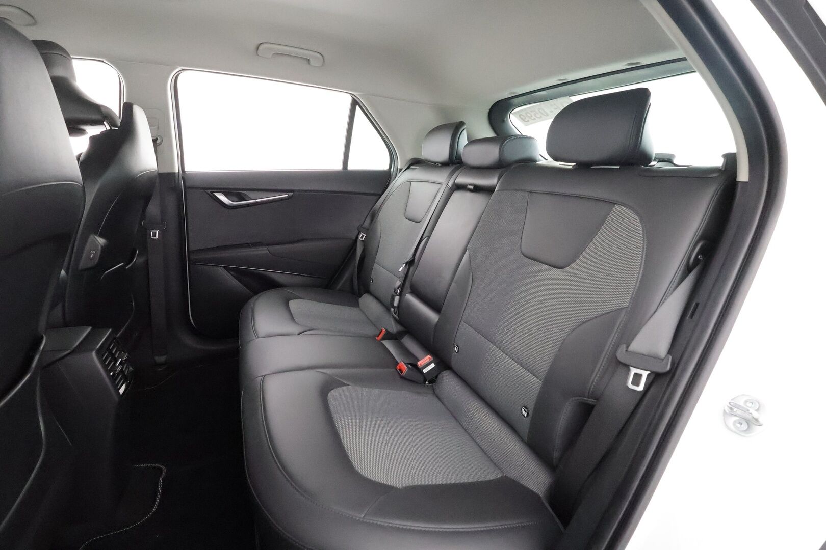 KIA NIRO 2023 EX 64,8kWh 204hv - | ACC | ILP | Puolinahat | LED | P.kamera | HDA | Akuston esilämmitys | Keyless | Lämm. ratti | Digimittaristo | V2L | 2x renkaat aluvantein | ALV |