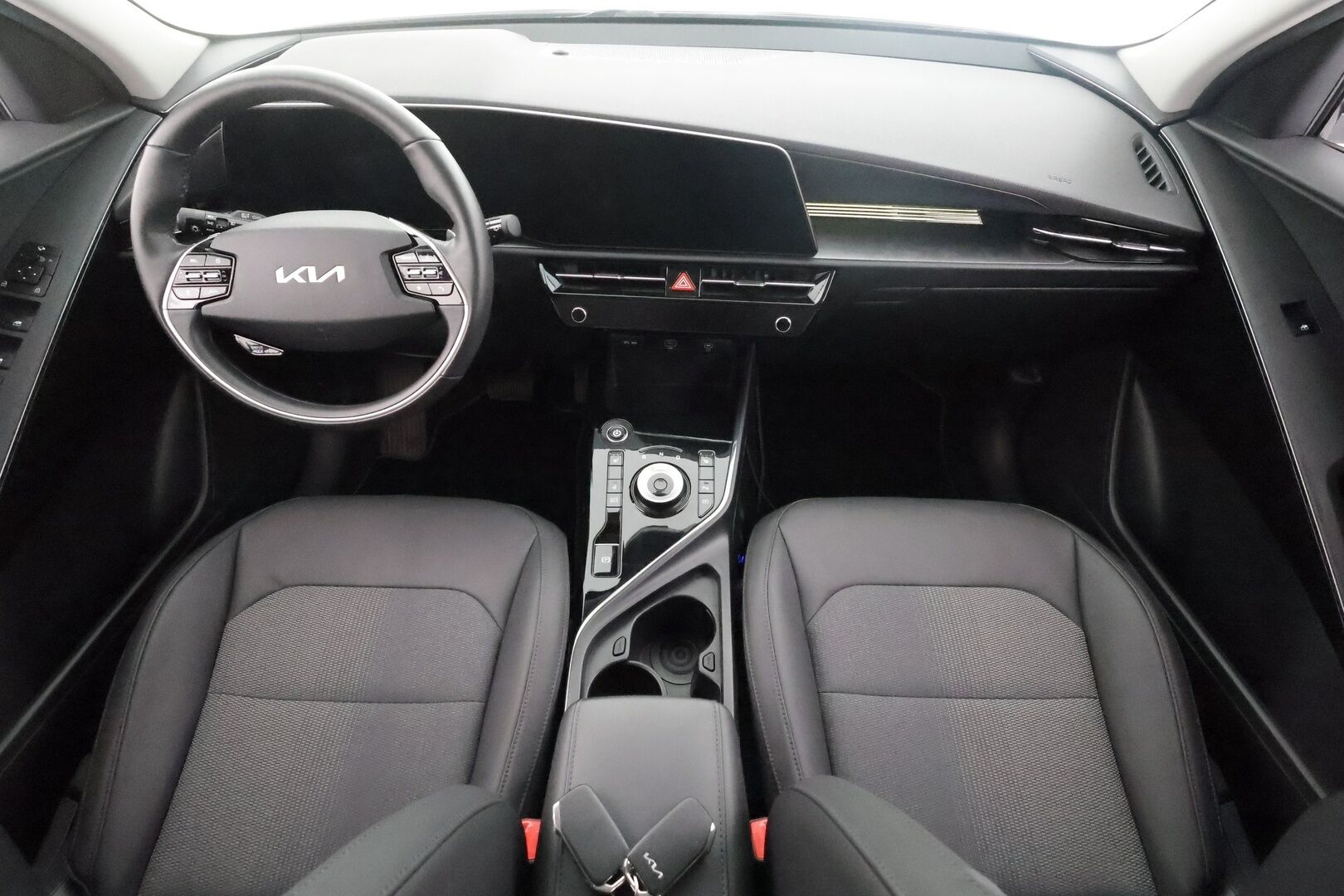 KIA NIRO 2023 EX 64,8kWh 204hv - | ACC | ILP | Puolinahat | LED | P.kamera | HDA | Akuston esilämmitys | Keyless | Lämm. ratti | Digimittaristo | V2L | 2x renkaat aluvantein | ALV |