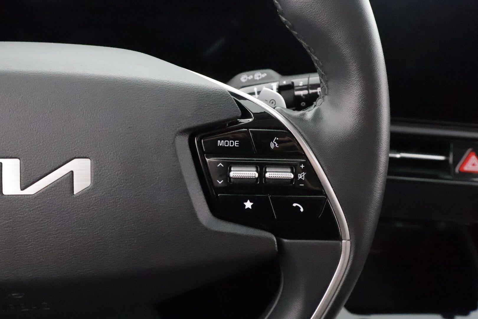 KIA NIRO 2023 EX 64,8kWh 204hv - | ACC | ILP | Puolinahat | LED | P.kamera | HDA | Akuston esilämmitys | Keyless | Lämm. ratti | Digimittaristo | V2L | 2x renkaat aluvantein | ALV |
