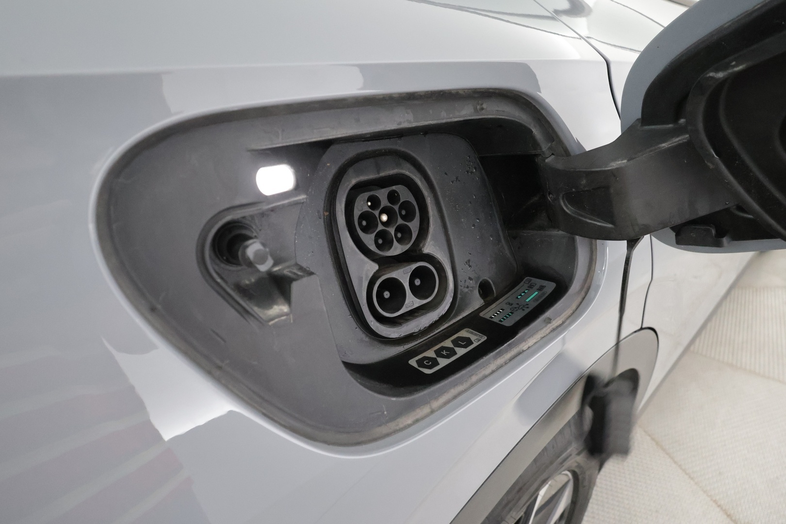VOLKSWAGEN ID4 2022 150kW 82kWh Pro Performance - | ACC | ILP | LED | Lane Assist | P.tutkat | Ambient Light | App Connect | Navi | Lämm. ratti | Lämm. tuulilasi | 2x renkaat aluin | Merkkihuollot | ALV |