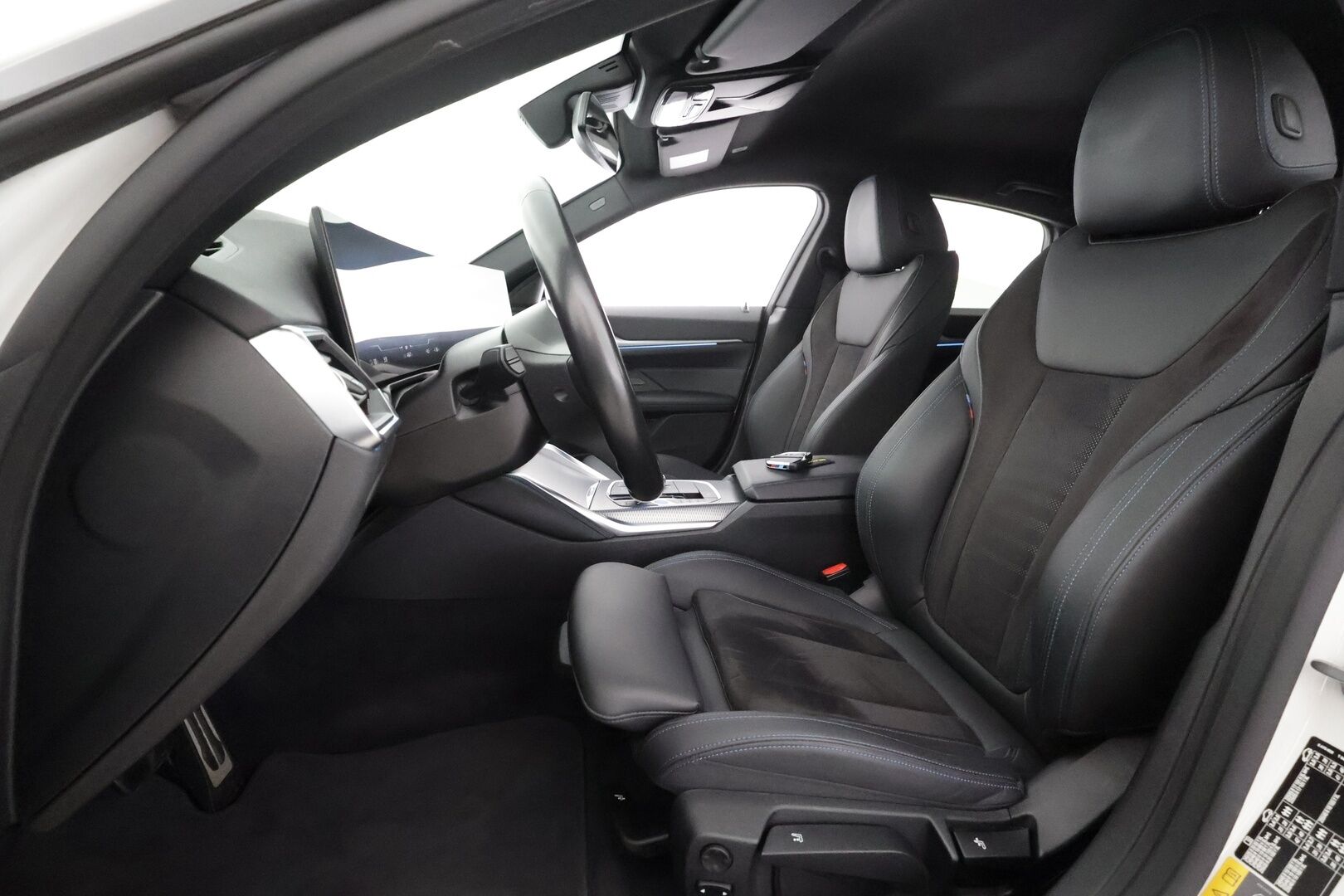 BMW i4 2023 eDrive35 M-Sport - | ACC | ILP | HiFi | Nahka-alcantara | Sporttipenkit | Driving Assistant | Ambient | Lane Assist | BSM | P.kamera | LED | Sähk.takaluukku | 2x renkaat aluin |