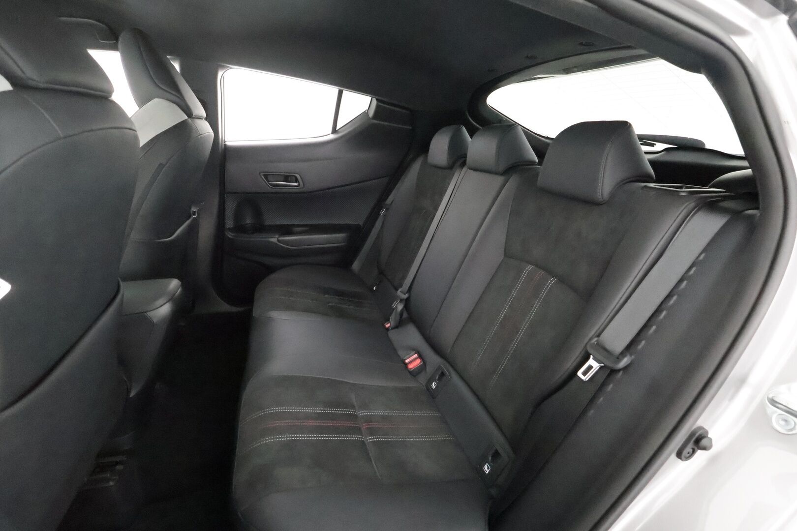 Toyota C-HR 2021 1,8 Hybrid GR Sport - | ACC | Koukku | Sähköpenkki | Nahka-alcantara | P.kamera | LED | Lane Assist | BSM | Keyless | Apple & Android | Lämm. ratti | Juuri huollettu |