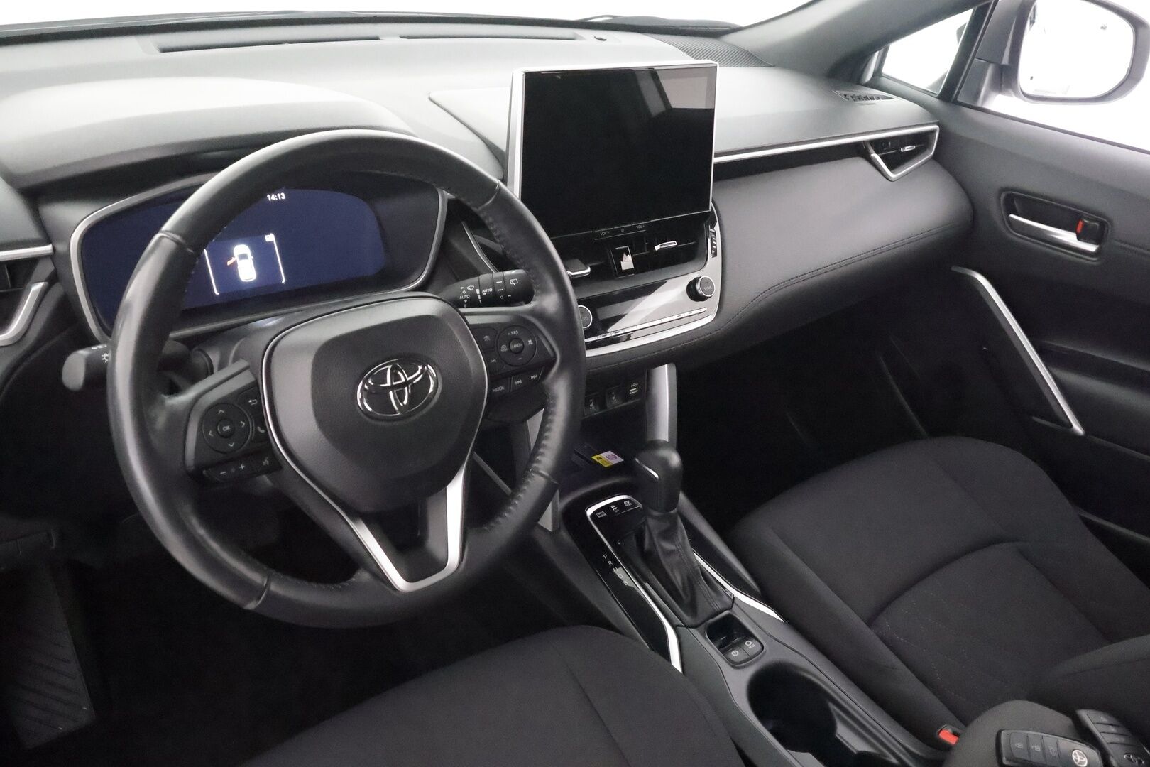 TOYOTA COROLLA CROSS 2024 1.8 Hybrid Style - | ACC | P.kamera ja tutkat | LDA | PDA | BSM | Keyless | LED | Digimittaristo | Lämm. ratti | Sähk. takaluukku | 2x renkaat aluin | Merkkihuollot | 