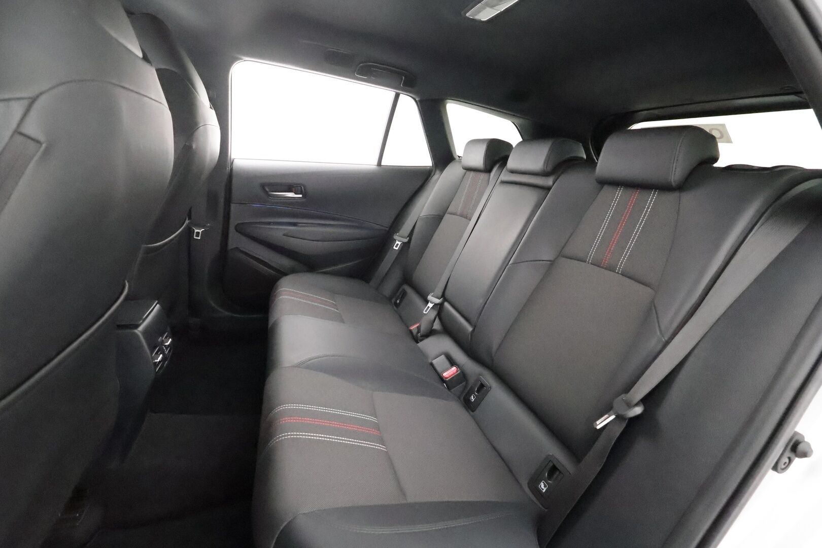 TOYOTA COROLLA 2021 GR Sport Touring 2,0 Hybrid - | ACC | HUD | P.Kamera | Keyless | Puolinahat | LED | LTA | BSM | RCTA | Apple & Android | Lämm. ratti | Sähk. takaluukku | Merkkihuollettu |  
