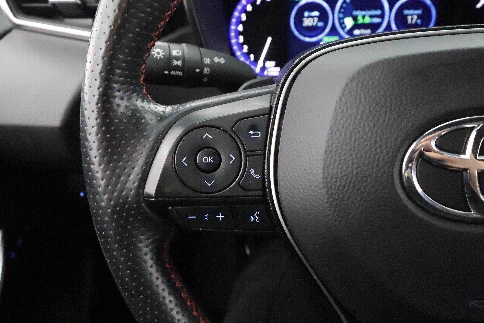 TOYOTA COROLLA 2021 GR Sport Touring 2,0 Hybrid - | ACC | HUD | P.Kamera | Keyless | Puolinahat | LED | LTA | BSM | RCTA | Apple & Android | Lämm. ratti | Sähk. takaluukku | Merkkihuollettu |  