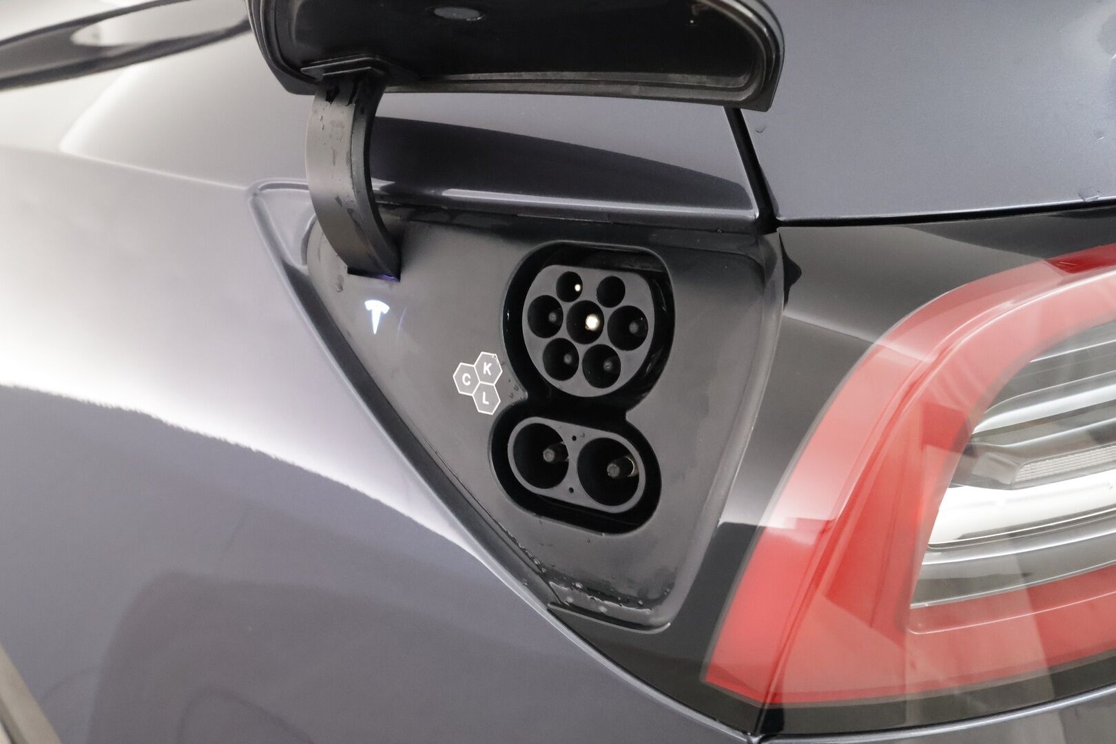 Tesla Model Y 2023 RWD - | ILP | ACC | Lasikatto | Matrix-LED | P.Kamera | Muistipenkki | Premium Audio | Navi | Kaistavahti | Keyless | 2x Latauskaapelit | Kahdet renkaat |