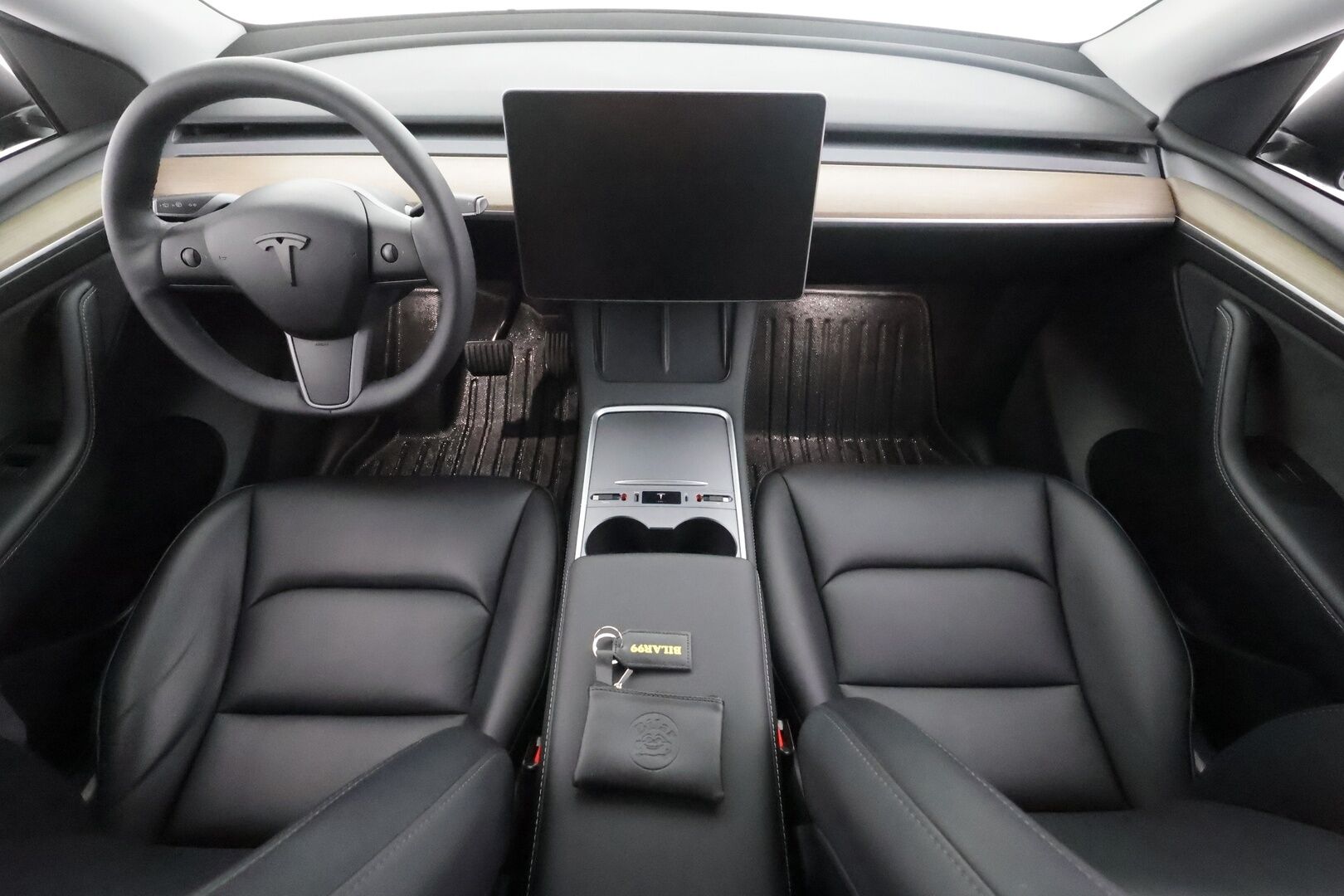 Tesla Model Y 2023 RWD - | ILP | ACC | Lasikatto | Matrix-LED | P.Kamera | Muistipenkki | Premium Audio | Navi | Kaistavahti | Keyless | 2x Latauskaapelit | Kahdet renkaat |