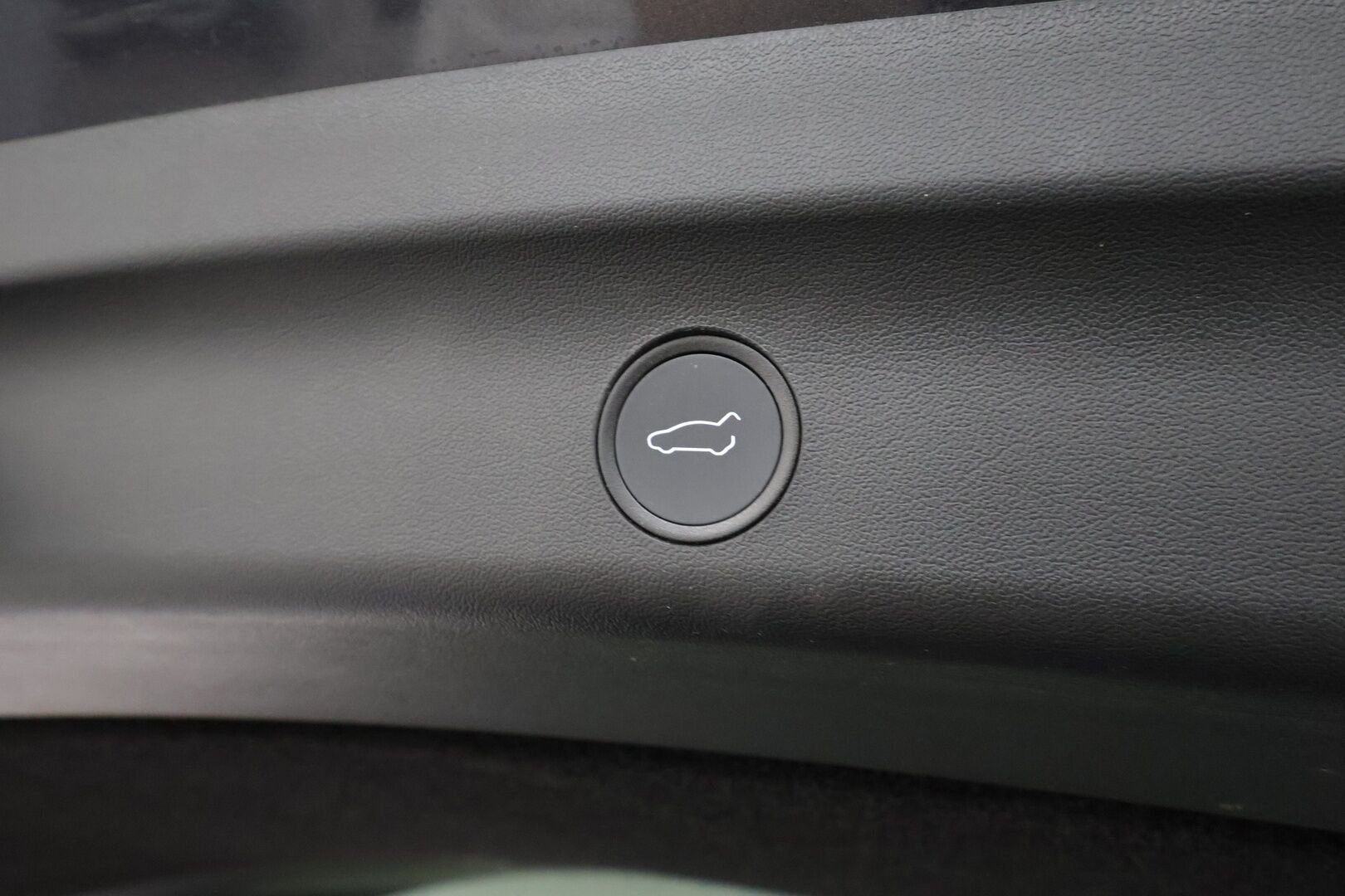 Tesla Model Y 2023 RWD - | ILP | ACC | Lasikatto | Matrix-LED | P.Kamera | Muistipenkki | Premium Audio | Navi | Kaistavahti | Keyless | 2x Latauskaapelit | Kahdet renkaat |
