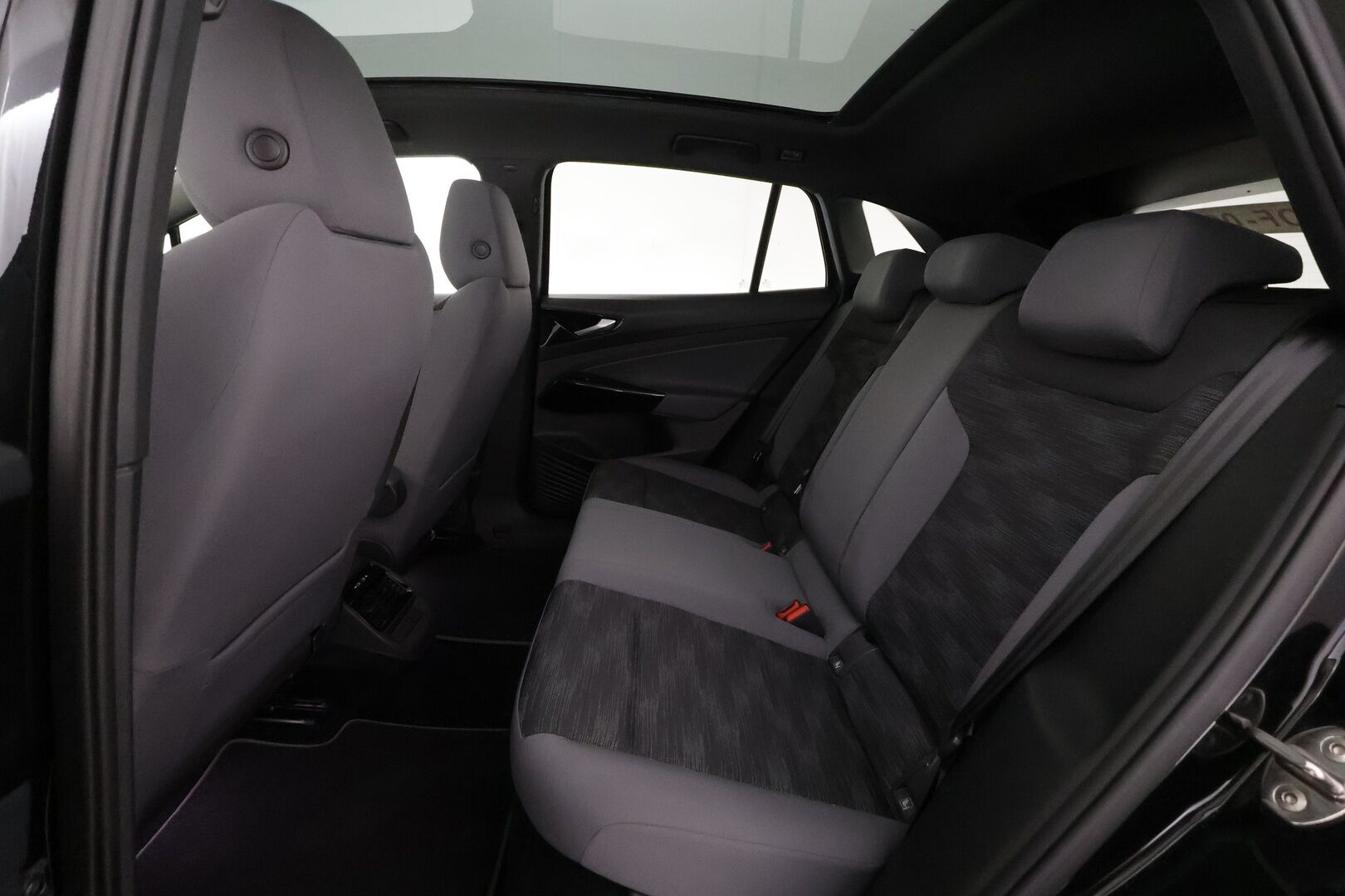 VOLKSWAGEN ID.4 2022 Pro Performance 150kW - | ACC | ILP | Lasikatto | IQ.Light | P.kamera | Lämm. ratti | Lämm. tuulilasi | Ambient light | Lane Assist | 2x renkaat vanteineen | Merkkihuollot | 