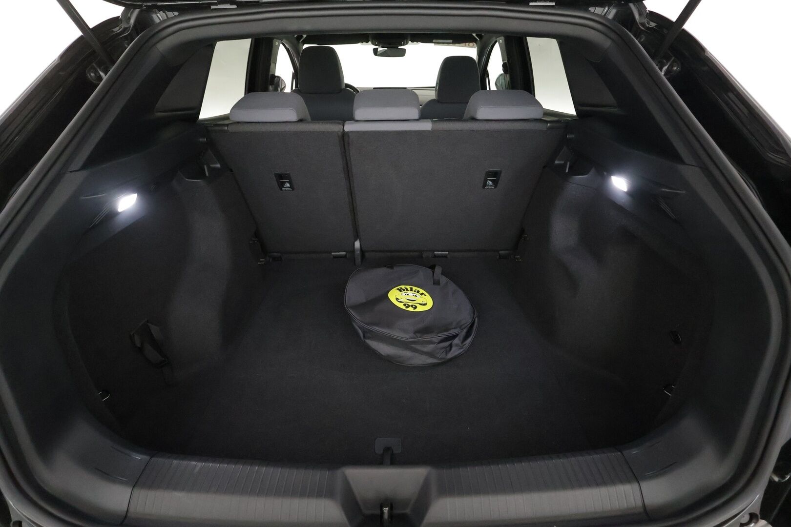 VOLKSWAGEN ID.4 2022 Pro Performance 150kW - | ACC | ILP | Lasikatto | IQ.Light | P.kamera | Lämm. ratti | Lämm. tuulilasi | Ambient light | Lane Assist | 2x renkaat vanteineen | Merkkihuollot | 