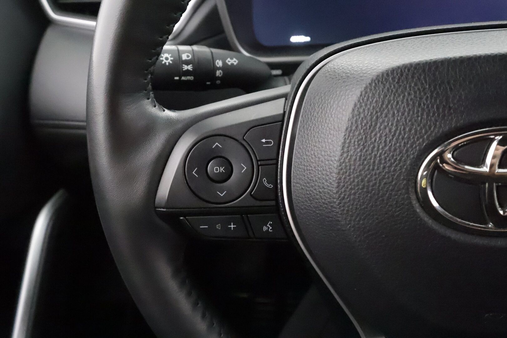 TOYOTA COROLLA CROSS 2023 2,0 AWD-i Style - | ACC | LED | P.kamera | Keyless | Navi | Apple & Android | LDA | PDA | RSA | Lämm. ratti | Digimittaristo | Aut. pitkät | 2x renkaat aluin | ALV |