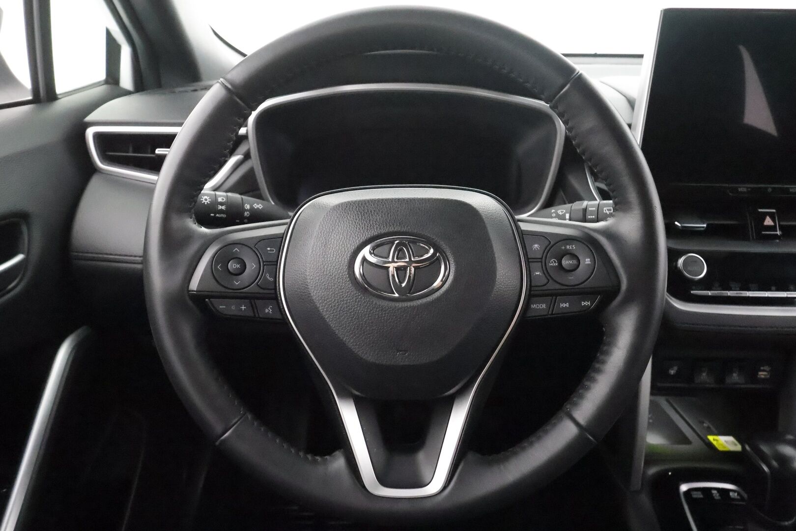 TOYOTA COROLLA CROSS 2023 2,0 AWD-i Style - | ACC | LED | P.kamera | Keyless | Navi | Apple & Android | LDA | PDA | RSA | Lämm. ratti | Digimittaristo | Aut. pitkät | 2x renkaat aluin | ALV |