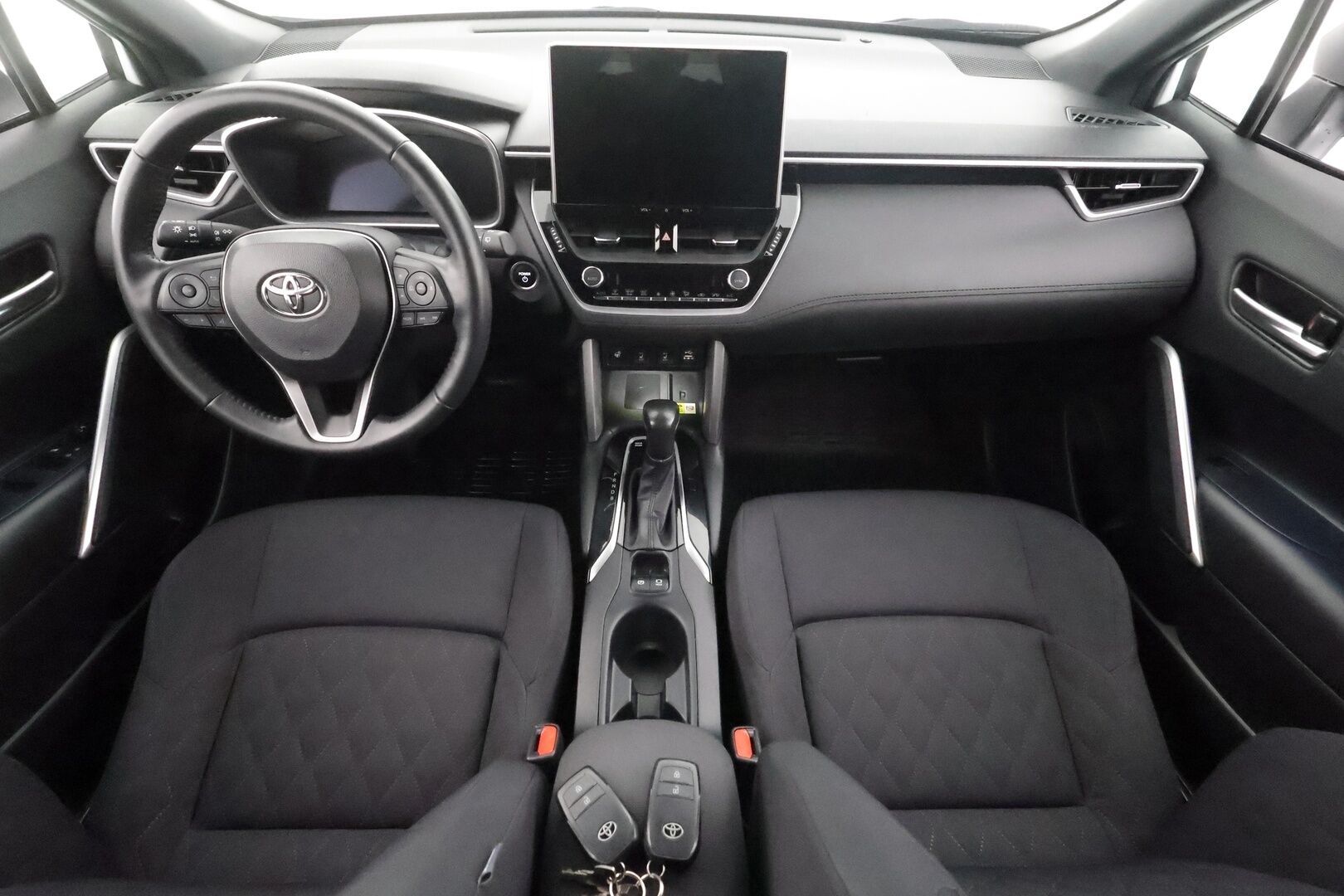 TOYOTA COROLLA CROSS 2023 2,0 AWD-i Style - | ACC | LED | P.kamera | Keyless | Navi | Apple & Android | LDA | PDA | RSA | Lämm. ratti | Digimittaristo | Aut. pitkät | 2x renkaat aluin | ALV |