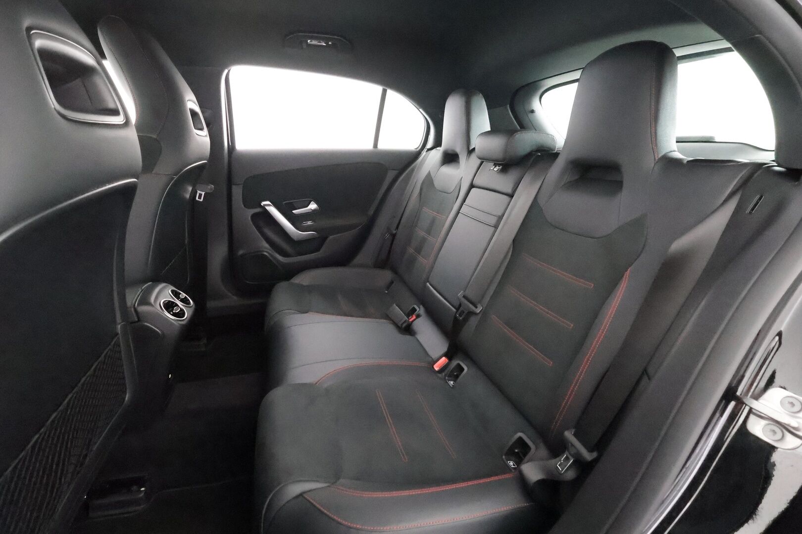 MERCEDES-BENZ A 2023 250 e A Business AMG - Facelift | Flatbottom  Widescreen | P.Kamera | LED-High Performance | Keyless | Kaistavahti | Navi | Ambient | Nahka-alcantara | Kahdet renkaat |