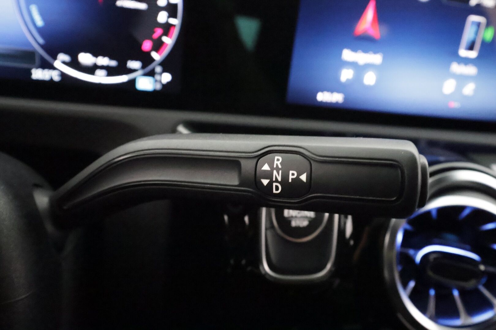 MERCEDES-BENZ A 2023 250 e A Business AMG - Facelift | Flatbottom  Widescreen | P.Kamera | LED-High Performance | Keyless | Kaistavahti | Navi | Ambient | Nahka-alcantara | Kahdet renkaat |