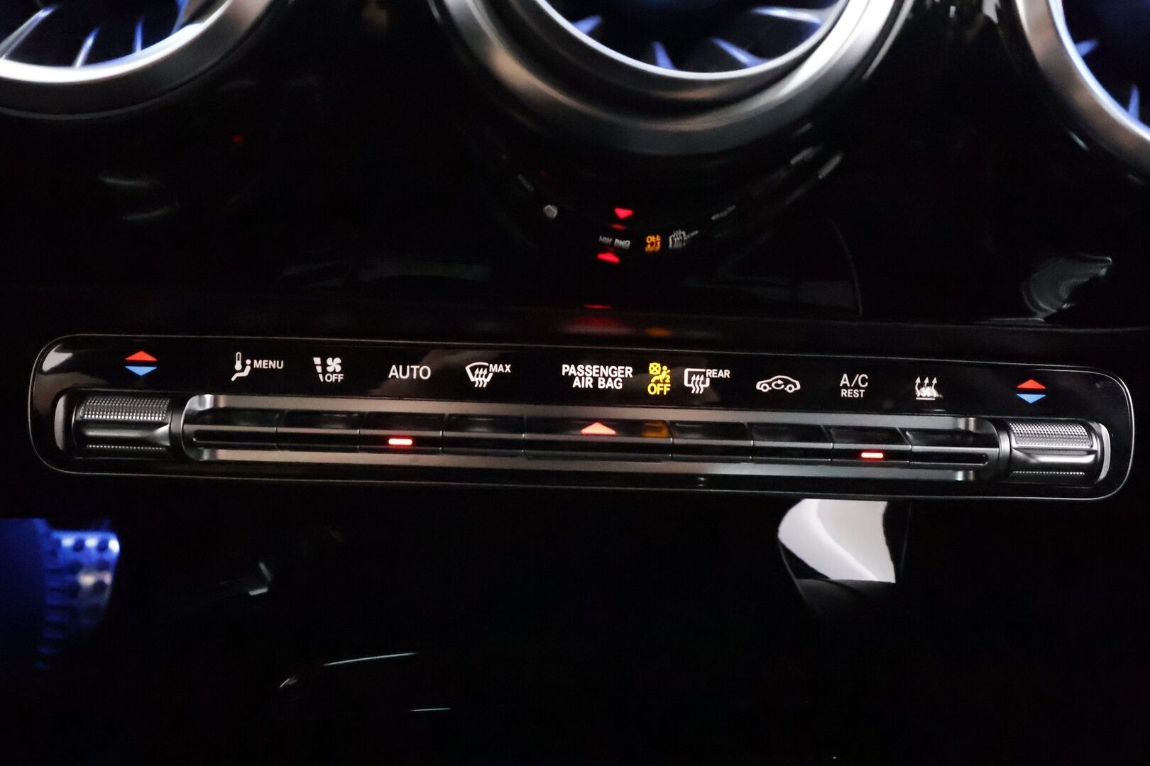 MERCEDES-BENZ A 2023 250 e A Business AMG - Facelift | Flatbottom  Widescreen | P.Kamera | LED-High Performance | Keyless | Kaistavahti | Navi | Ambient | Nahka-alcantara | Kahdet renkaat |