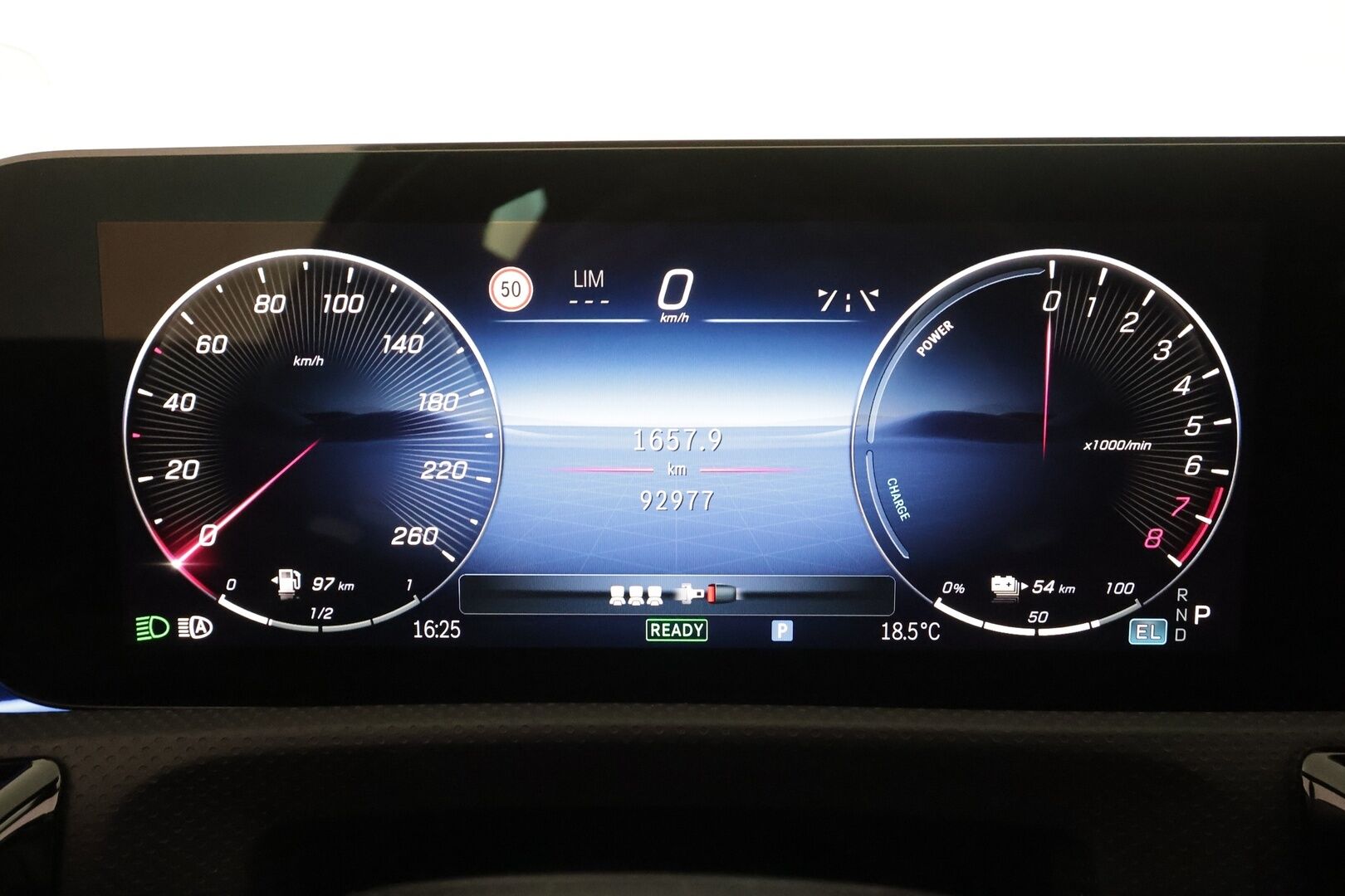 MERCEDES-BENZ A 2023 250 e A Business AMG - Facelift | Flatbottom  Widescreen | P.Kamera | LED-High Performance | Keyless | Kaistavahti | Navi | Ambient | Nahka-alcantara | Kahdet renkaat |