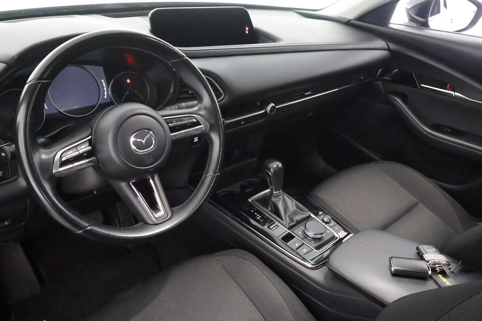 MAZDA CX-30 2023 0 e-SKYACTIV-X 2.0 B AWD HOMURA - | ACC | Koukku | HUD | 360° | BOSE | Lane Assist | BSM | CTA | LED | Navi | Apple & Android | Keyless | Sähk. takaluukku | 2x renkaat aluin | ALV |