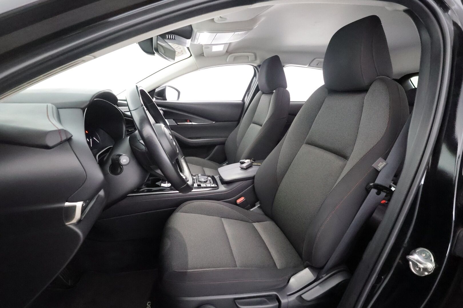 MAZDA CX-30 2023 0 e-SKYACTIV-X 2.0 B AWD HOMURA - | ACC | Koukku | HUD | 360° | BOSE | Lane Assist | BSM | CTA | LED | Navi | Apple & Android | Keyless | Sähk. takaluukku | 2x renkaat aluin | ALV |