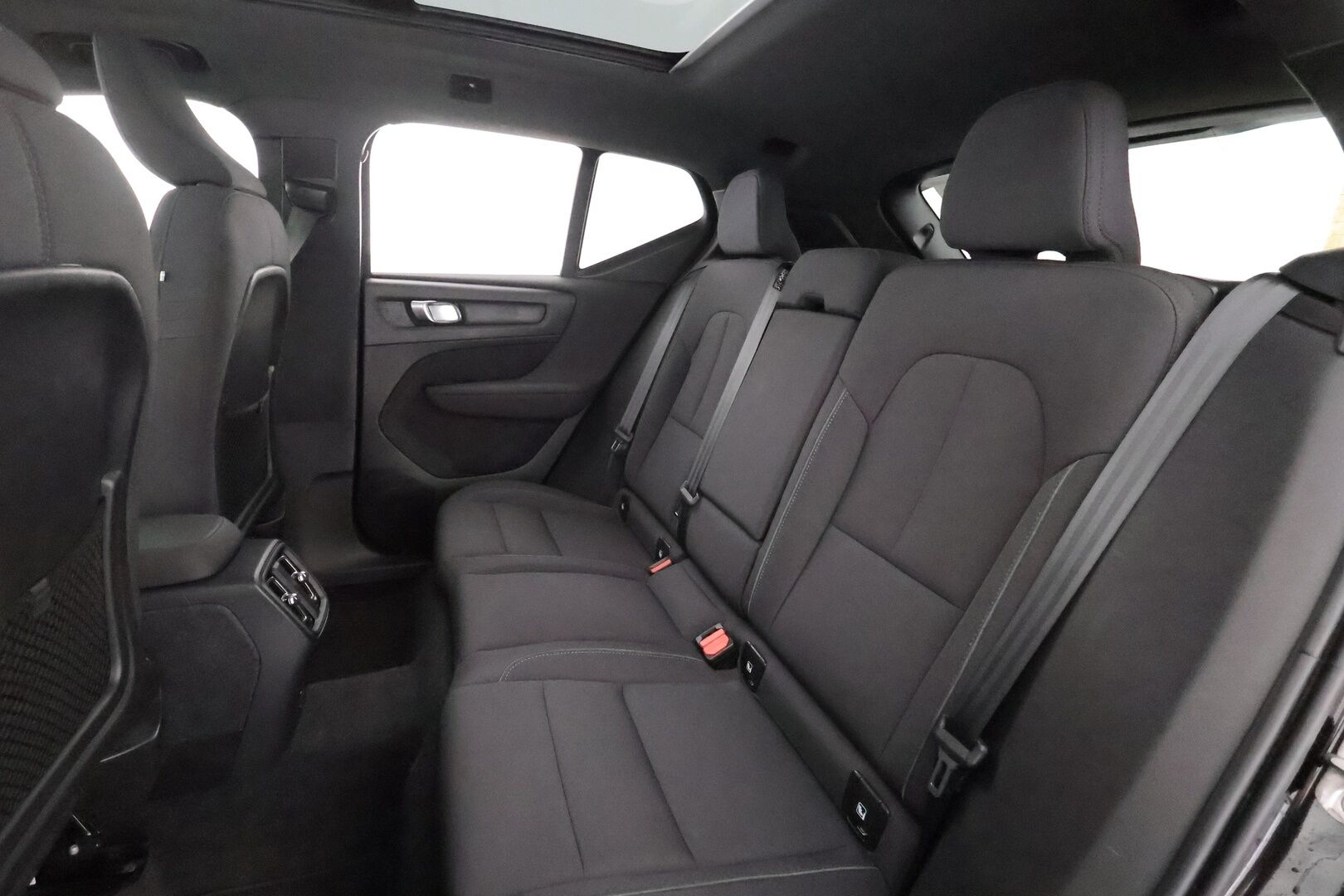 Volvo XC40 2023 Recharge Single Motor Ultimate - | ACC | ILP | Koukku | Harman/kardon | Panorama | 360° | Muistipenkki | Sporttipenkit sähköllä | BLIS | Pilot Assist | 2x renkaat aluin | Merkkihuollot |  