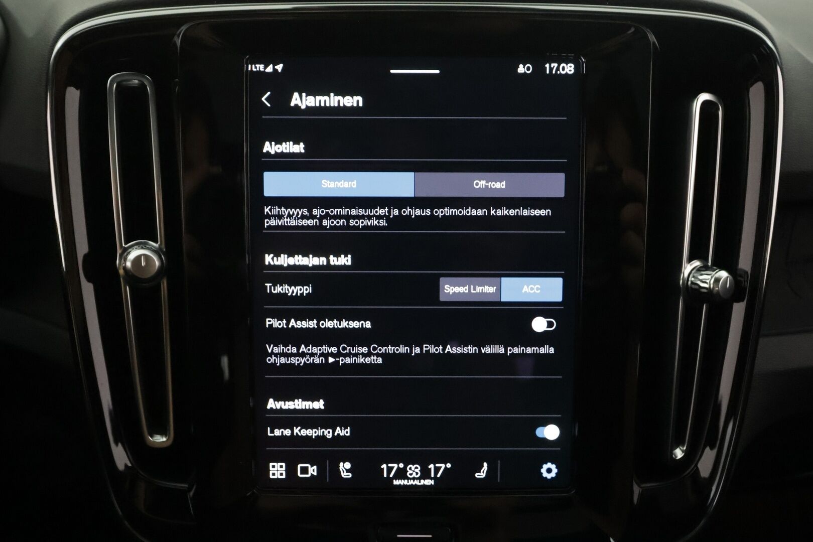 Volvo XC40 2023 Recharge Single Motor Ultimate - | ACC | ILP | Koukku | Harman/kardon | Panorama | 360° | Muistipenkki | Sporttipenkit sähköllä | BLIS | Pilot Assist | 2x renkaat aluin | Merkkihuollot |  