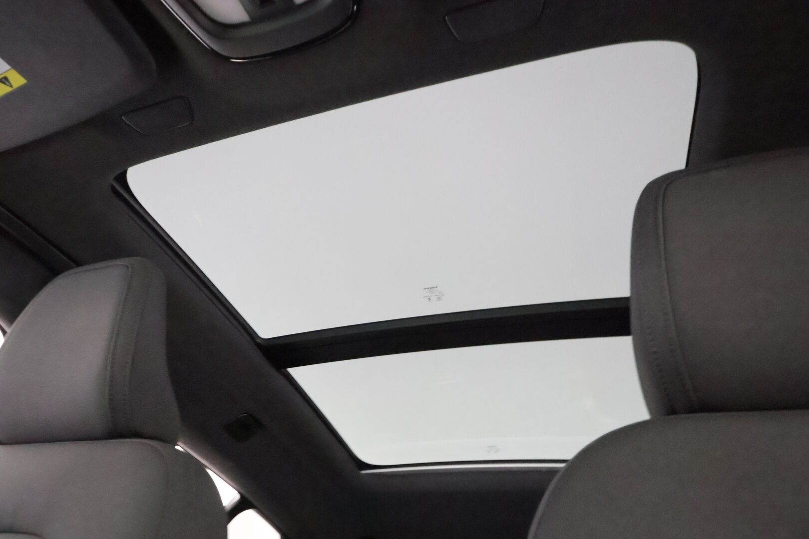 Volvo XC40 2023 Recharge Single Motor Ultimate - | ACC | ILP | Koukku | Harman/kardon | Panorama | 360° | Muistipenkki | Sporttipenkit sähköllä | BLIS | Pilot Assist | 2x renkaat aluin | Merkkihuollot |  